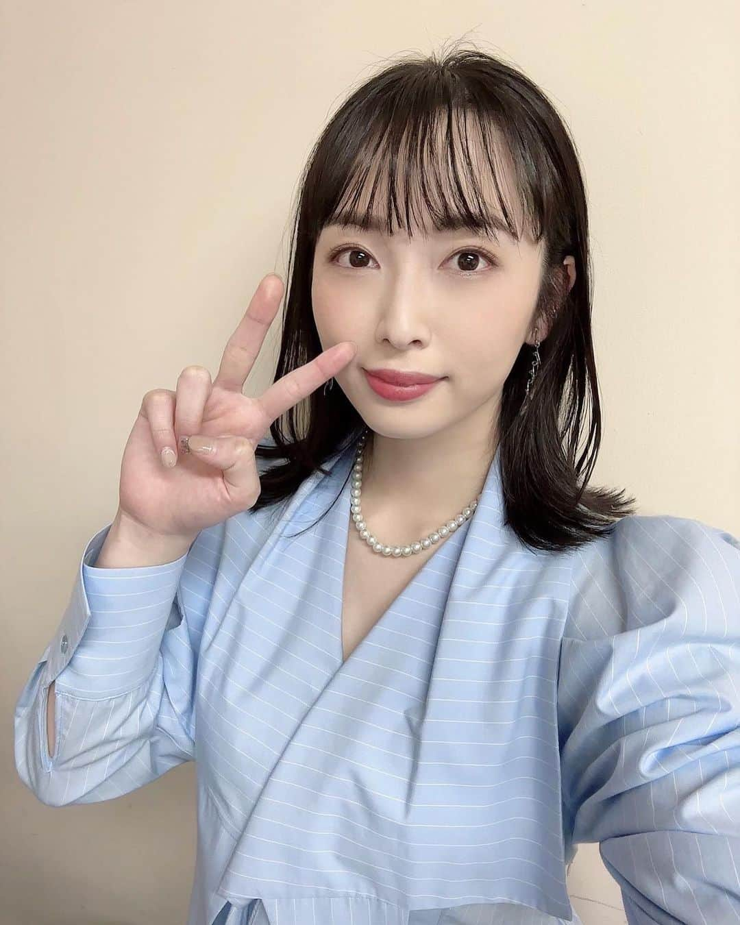 須藤茉麻のインスタグラム：「2022年もあたたかい応援 ありがとうございました☺️  芸能界に入って20年 そして、30歳を迎え 節目の一年となった今年。  喜びも、楽しみも、痛みも いろんな方と様々な感情を抱き かけがえのないこの瞬間を大切にしていきたいと 改めて感じた一年でした。  皆様から勇気をもらって 1歩踏み出すことができています！  本当にありがとう😌💕  これからもたくさんのことを 発信し続けていきます。  2023年も素敵な年になることを願って🙏 皆様、良いお年をお迎えください！  #2022 #たくさんの応援 #ありがとうございました」