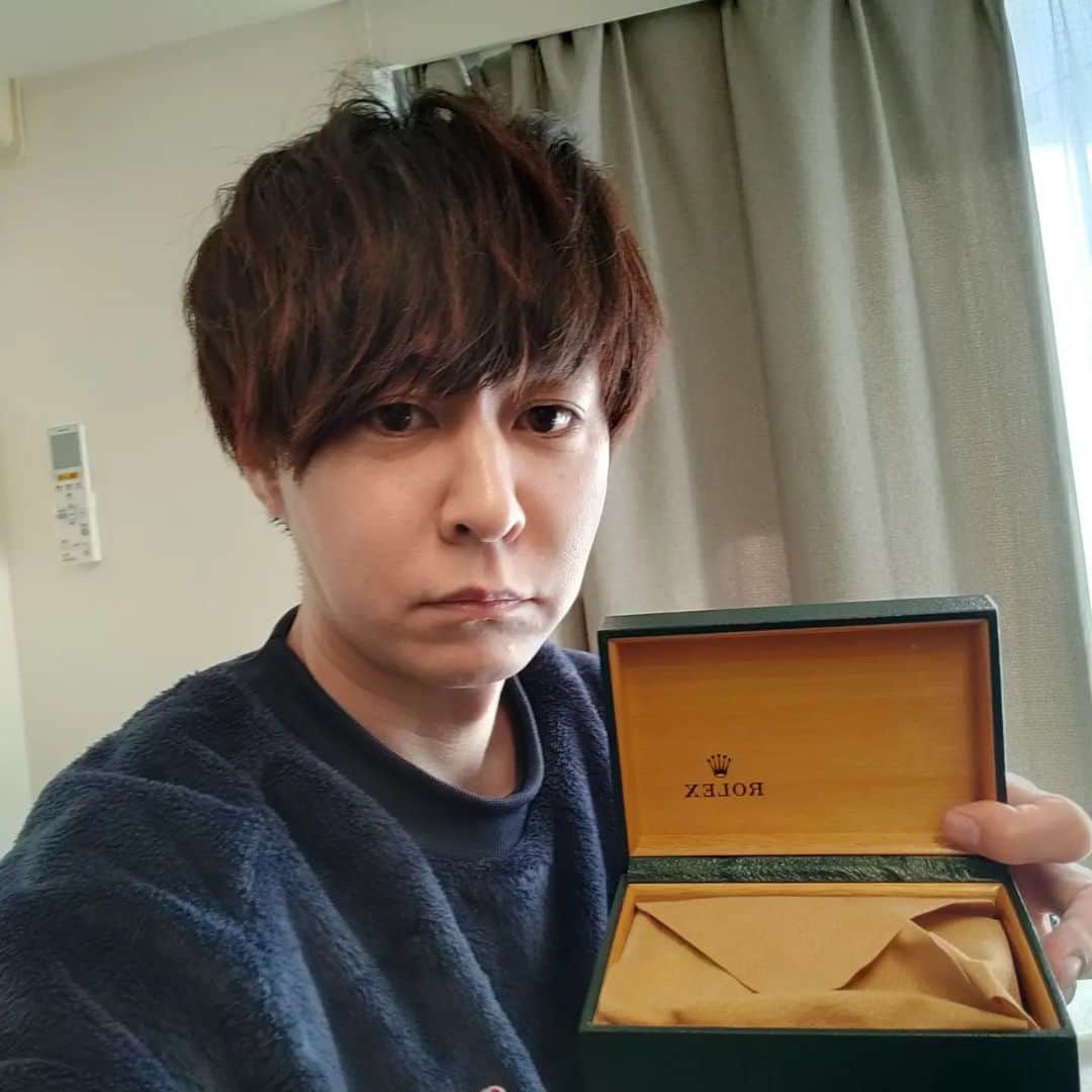 のインスタグラム：「愛用してたロレックス失くしたよ！ 皆は僕の分まで幸せになって下さい！😭 良い年を！😭」