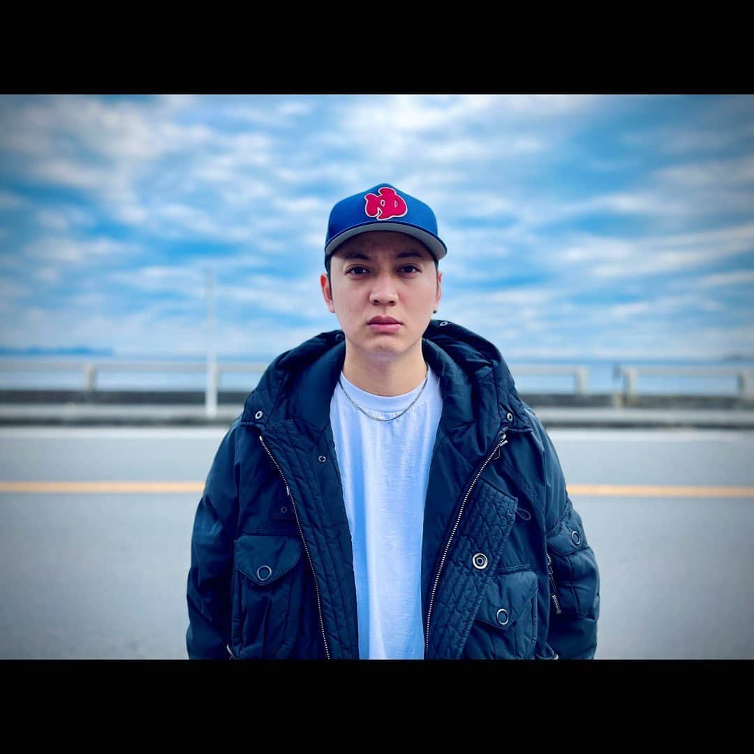 河野聡太さんのインスタグラム写真 - (河野聡太Instagram)「2022もありがとうございました。 NEW ERAじゃないです。 EW ERAです。 今年のベストバイ。  #chillてぬぐい」12月31日 13時20分 - sota_kono