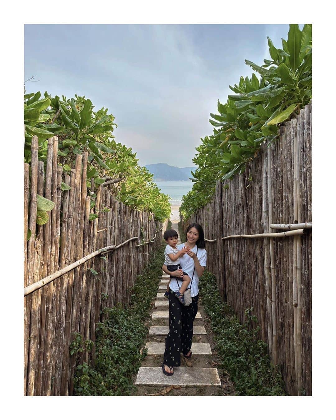 永田杏奈のインスタグラム：「年末年始は初めてのコンダオ島🌴  移住準備で気持ちに余裕がなかった今年の後半。 この島に来てから心の不安や緊張が解き放たれました🕊️🌳  息子も自然の中でのびのびと遊んでいて毎日楽しそう☺️ すっかり子供中心の日々ですが、こうして家族で過ごせている時間に感謝🫶  #コンダオ島 #condaoisland🇻🇳」