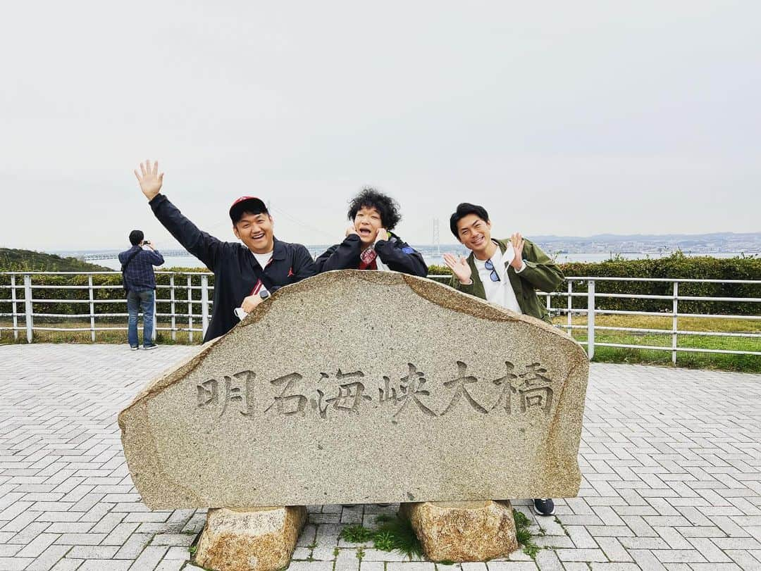 お兄ちゃんさんのインスタグラム写真 - (お兄ちゃんInstagram)「2022年の振り返り①  今年もたくさんの方々にお世話になりました！ 本当にありがとうございました😊❗️  #ウマおじさん #川田将雅 #たけだバーベキュー #キャンプ #お兄ちゃんネル #マキバオー #コントレイル #ビタペディア #もじゃ吉田 #ビタミンＳ #ビタミンＳお兄ちゃん #ビタミンＳの座長公演」12月31日 18時57分 - oniichan0715