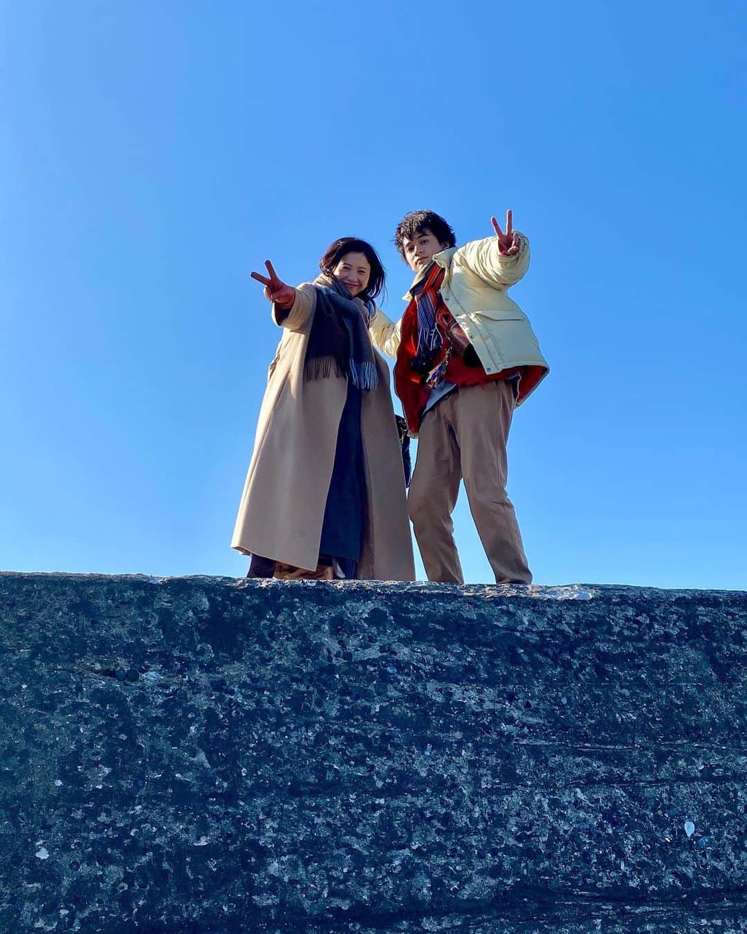 のインスタグラム：「2022年もあとわずか。 今年も1年お疲れ様でした🌌  みなさま、良いお年を💫  #2023年 #1月17日スタート #星降る夜に #吉高由里子 #北村匠海」