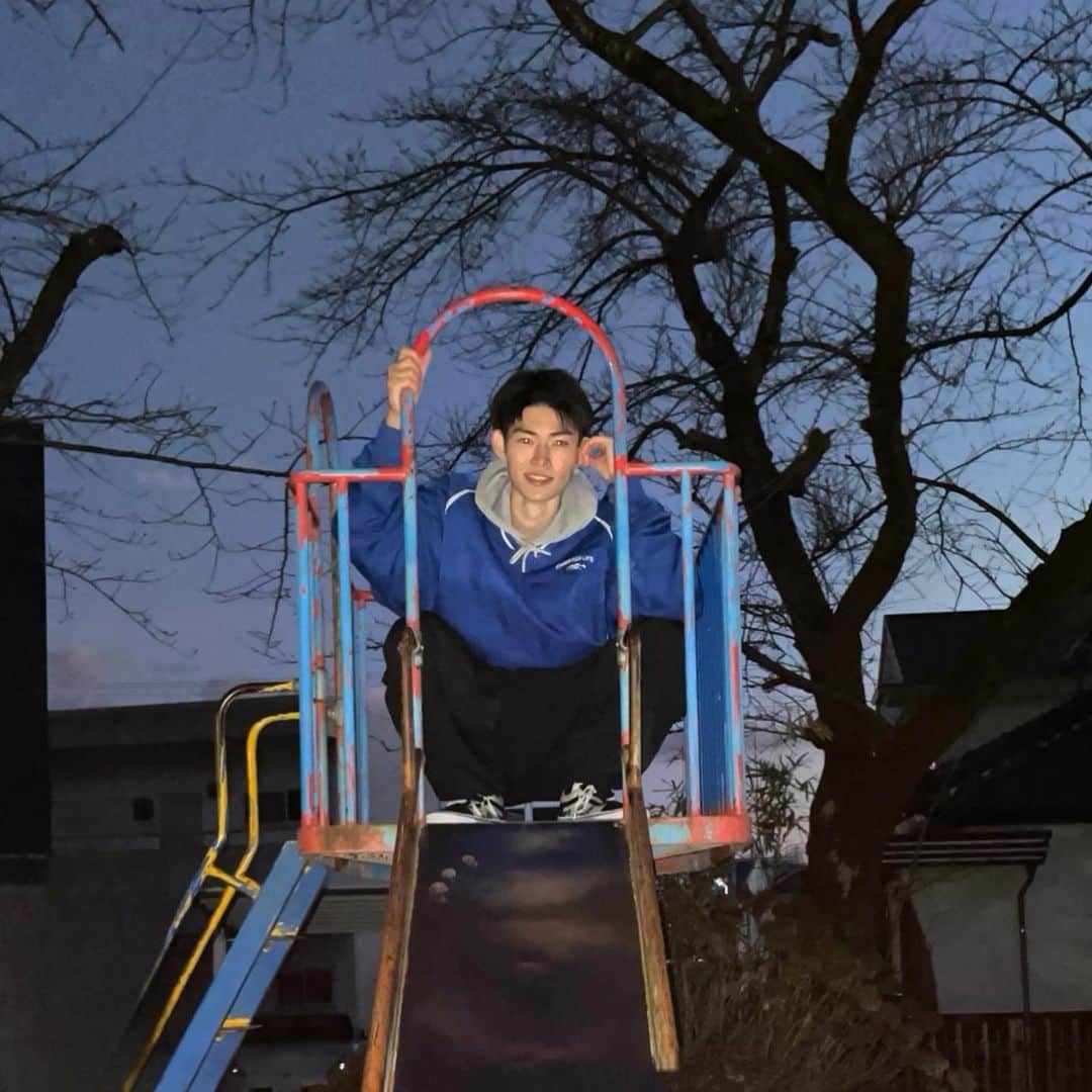 永塚彪聖のインスタグラム：「皆さん2022年の俺もありがとうございました🥳沢山、出会い幸せを下さったみなさんありがとうございました、感謝しています🙇‍♂️来年は今年を超える年にします✊来年も永塚彪聖をよろしくお願いします🤲  #2022年もありがとうの写真では無さそう　  #みんなは来年どんな年にしたいか教えて　  #冗談抜きでみんなありがとう　  #来年もみんな頑張ろ」