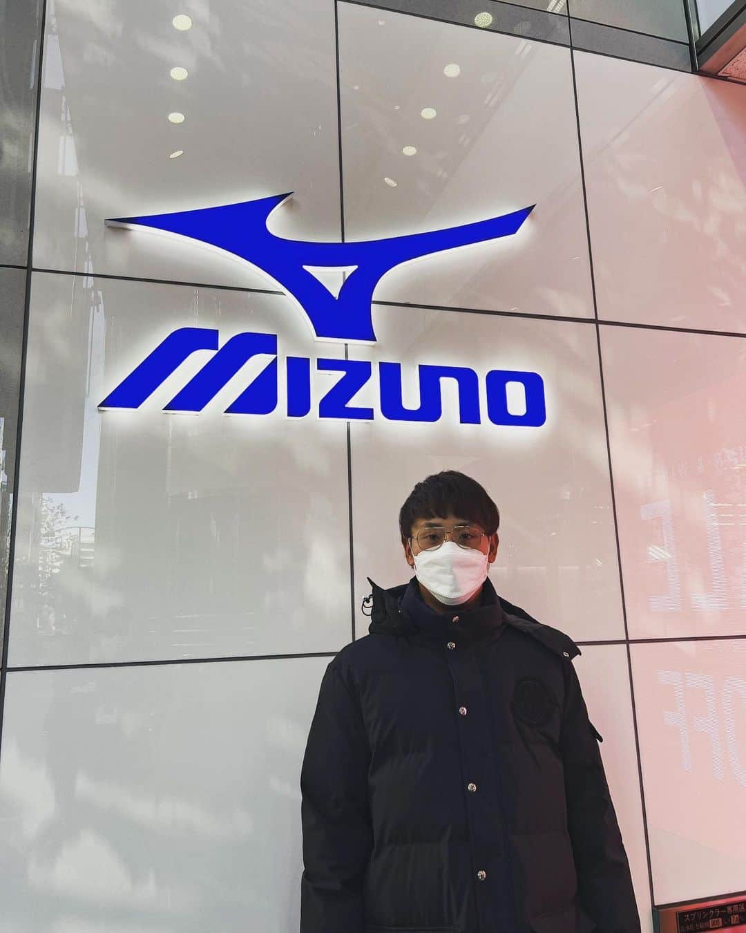 藤平尚真のインスタグラム：「. 今シーズンもお世話になった MIZUNOさんに行ってきました⚾︎  MIZUNO TOKYO に行くといつも 欲しい物が多すぎて困ります🤤  エヴァンゲリオンやポケモンとの コラボ商品などもありました🙋‍♂️  皆さんも是非足を運んでみて下さい😄 #MIZUNO #TOKYO #mizunopro」