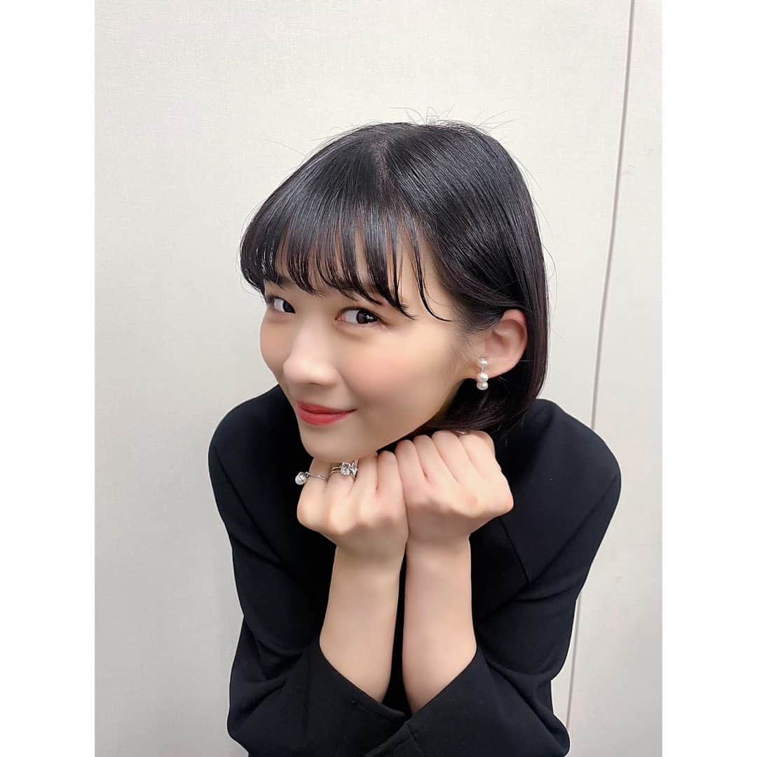 伊藤沙莉さんのインスタグラム写真 - (伊藤沙莉Instagram)「今年最後の衣装紹介🥰  1.2枚目  トップス スカート @divikanet サンダル @jimmychoo イヤリング リング @e.m.__official  3.4枚目  シースルートップス パンツ @JACK_JOAT @gibouleeg ベスト @lephil_official  イヤーカフ リング　 @JACK_JOAT @justindavis_jewels ブーツ @JACK_JOAT @SOLSANASHOES  今年もたくさんの可愛いお衣装、 そしてメイクスタイリング ありがとうございました😚❤️‍🔥🎍」12月31日 13時47分 - itosairi