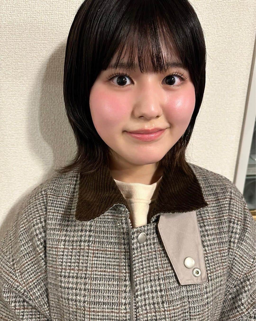 池田レイラのインスタグラム：「じゃーーーん！！！！！ Instagramお久しぶりです🥺✨ そして先日、3ヶ月位ぶりにラッシュリフトをしていただきました😳💞  3ヶ月も放置してしまっていたにも関わらず、1本1本のまつ毛のカールに少し差がある程度で、 カールキープはずっとしていたので 脅威の持ちです……笑笑  ご覧の通り本当に芸術的なカールです……恐るべし……。 色んな方にマツエクと間違えられるくらいの存在感になります😭 すごいです😭  行ってない間に、新たにお化粧台とヘアアイロンが店内に設置されていて さっそく大活用させていただきました！😳✨ ありがたいー🥹🥹🙏  お店は相も変わらず、中目黒にある【qlicca】さんでやっていただきました😭🙇‍♂️✨ 毎回毎回人生が助かりまくっていますね本当に…はい…🥹  皆さんも是非是非🥹🤎」