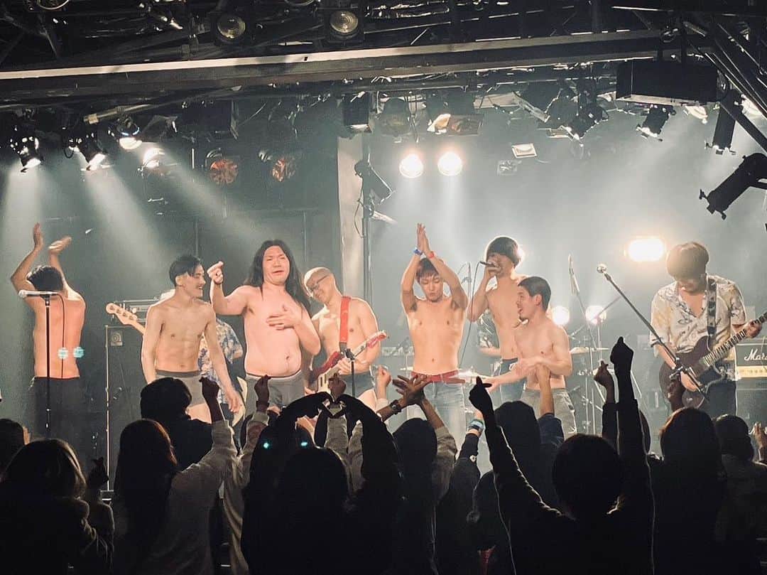 そーやさんのインスタグラム写真 - (そーやInstagram)「2022年ラストライブ！！ 今年はいろんなことがあっていろんなバンドとやれて自分達の課題もたくさん見つかって、最高な年でした！！ 来年2023年は南無阿部飛躍の年です。南無阿部の活躍をみんな楽しみにしててね！！ #南無阿部陀仏 #ロックバンド #2022年」12月31日 14時36分 - huskystar1021