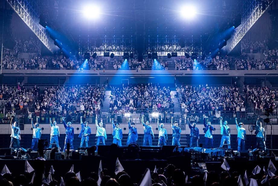 Rikuさんのインスタグラム写真 - (RikuInstagram)「THE RAMPAGE LIVE TOUR 2022 RAY OF LIGHT 全25公演 無事に全員で完走しました！！  まだまだいきますよランペは。  RIKU  #ありがとう #最後の写真は何故？」12月31日 14時46分 - _riku_r.m.p.g_ldh