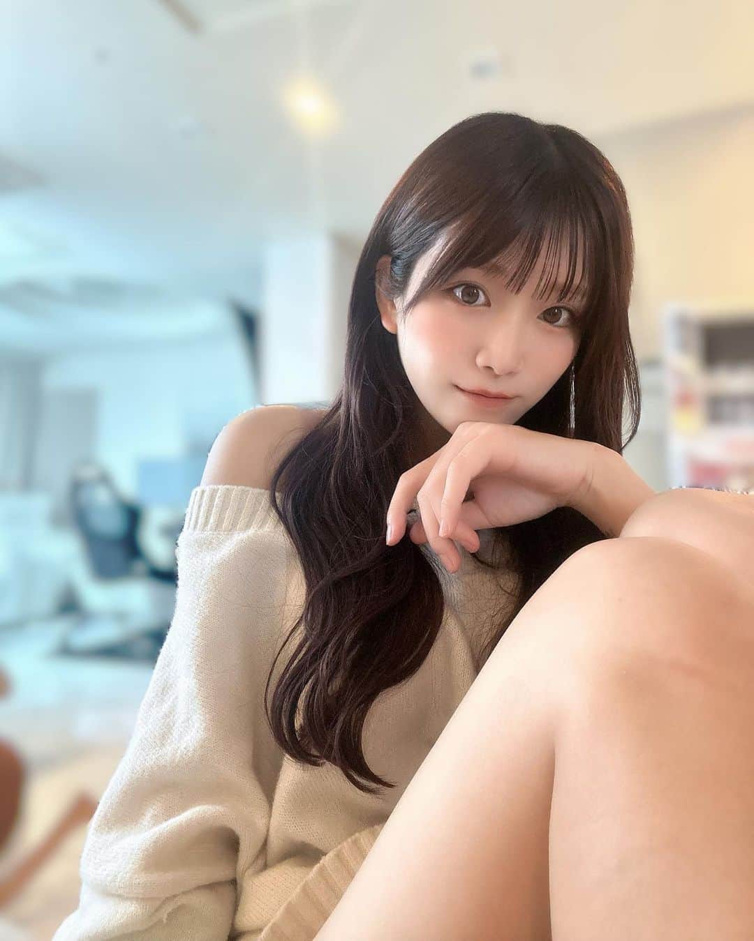 神崎紗衣のインスタグラム：「2022年も残り僅かですね みんなにとってどんな1年でしたか？  私は自分で答えを導きだした年でした。 これは私にとって大きな変化で 自分で決めた道を歩く毎日が、今年の365日全てが宝物です🌎💘  そしてそんな私の背中を押してくれるみんながいることが幸せ 私と出会ってくれて、見つけてくれてありがとう🤍 忘れられない1年をありがとう。  夢見ぬ者に勝利なし、を胸にこれからも生きていきます🥸 それでは良いお年をお迎えくださいBIGLOVE」