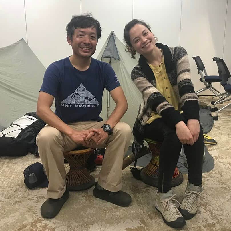 仲川希良のインスタグラム：「#adventcalendar 😂22 ・ 今年もトレイルカルチャー・ウェブマガジン  TRAILSで マイ・ベスト・アーティクルを選ばせていただきました！ ・ TRAILSで1年間に更新された魅力的な記事の数々からBest3を絞るのは毎年本当に悩める時間…… 今回は「TOKYO ONSEN HIKING #15 ｜ 塩ノ山・井筒屋別館」を1位に 根津貴央さんによる私の大のお気に入り連載です 毎回素直な気持ちで真似したーい！となる絶妙なルートチョイスなんですよねぇ ・ 選者それぞれの選出理由も興味深くて 紹介を読んでから記事のリンク先に飛ぶというのもまた楽しい読み物体験です ・ TRAILSのアカウントにリンクがありますので 年末年始にぜひごゆっくりお楽しみください〜！ 私のコメントは#2と#3に掲載いただきました @thetrailsmag  ・ ・ TRAILSはトレイルカルチャーというのを軸にしていますが "トレイルで遊ぶことに魅せられた人々"と聞けば いわゆる登山者のなかにもピンとくる人もいるのでは ・ ULギアへのこだわりやハンモックやパックラフトといった楽しみ方 フィールドを味わう新鮮なヒントが詰まっているウェブマガジンです ・ たとえば本や雑誌を読んでいるときにも 目が醒めるような考え方や 心に大切に留め置きたくなる言葉に触れることがありますよね ・ Adventで「山の師匠はどこで出会えますか」という質問をいただいていたのだけど TRAILSでそんな素敵な出会いがあるかもしれませんよ〜♩ ・ ・ 写真はTRAILS編集部の根津さんと 初めてお会いしたのは私のラジオ番組のゲストにいらしていただいたときですが その当時全く知らなかった"ロングトレイル"の世界を私の前にブワッと広げてくれました ・ GHT(グレート・ヒマラヤ・トレイル)プロジェクトの報告会もとっても楽しみにしてます❤️ @ght_project  ・ ・ ・ #⛰ #🏕 #👟 #登山 #トレッキング #ハイキング #山旅 #ロングトレイル」