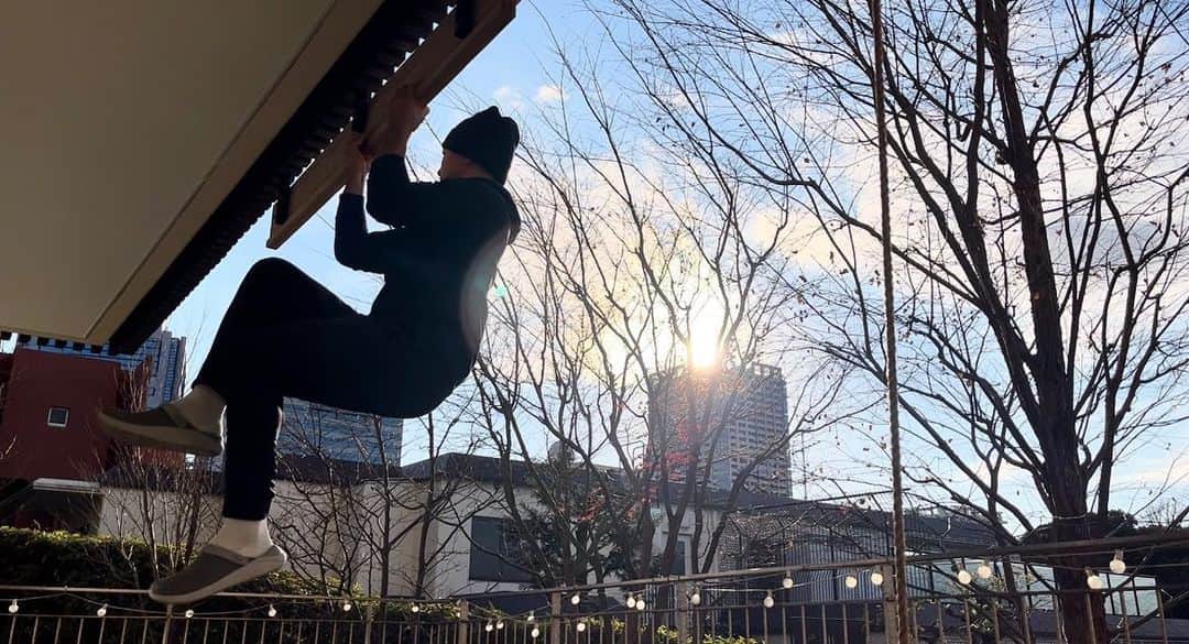 ケイン・コスギのインスタグラム：「2022 was a awesome year ! Worked with so many great people and made so many new friends ! Wishing 2023 will bring everyone nothing but happiness !」