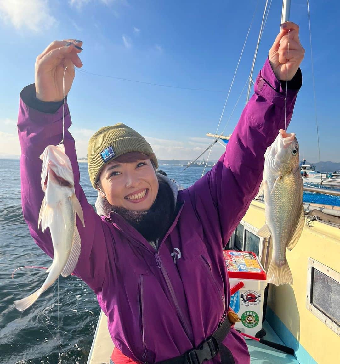 川目梢のインスタグラム：「金沢八景『小柴丸』イシモチ釣り🎣 ないす良型ダブル😎  わたし 干物は イシモチが１番好きです❤️  釣りをしない人にはあまり伝わらないお魚ですが、旨味たっぷり、大好きなイシモチくん🙋‍♀️🙋‍♀️🙋‍♀️  #小柴丸 #イシモチ #釣り #釣り好きな人と繋がりたい #釣りガール #釣り女子 #釣りスタグラム #釣りバカ」
