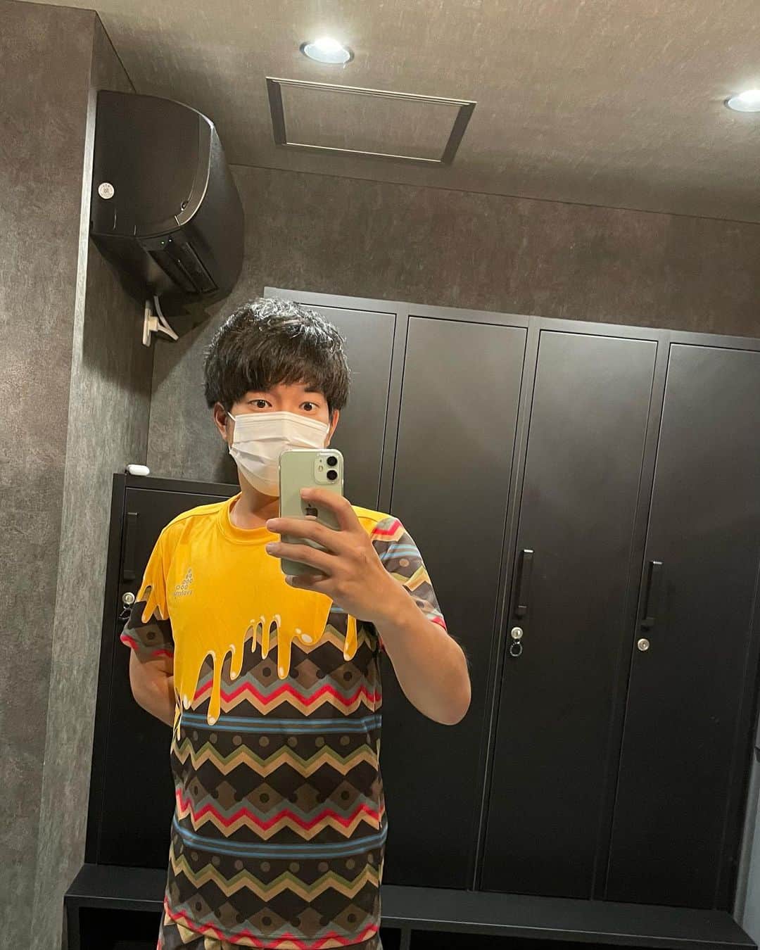 のインスタグラム：「.  そういえばジム納めもしてました🏃‍♂️  来年も美味しいもの食べるため頑張りましょう  #ジム #トレーニング #筋トレ #スクワット #ベンチプレス」
