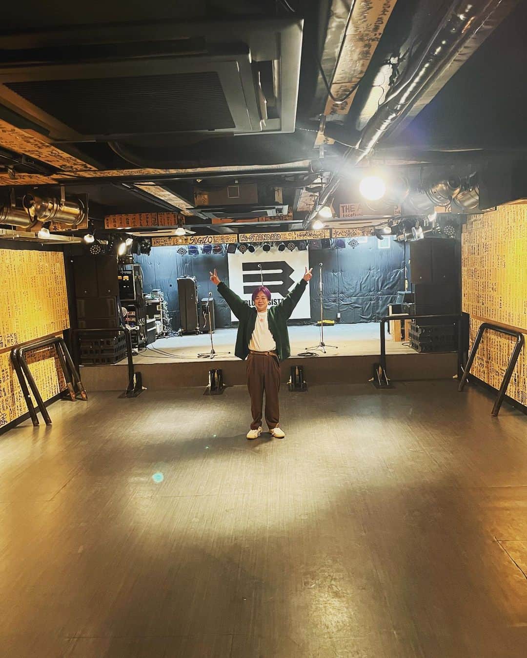 安野勇太のインスタグラム：「昨日の石巻での忘年会GIG2022を持ちまして今年の全ライブ終了！ありがとうございました😊今年も1年大変お世話になりました！本当にありがとう！ 来年もどうかひとつ宜しくお願いします🙇 皆様良いお年をお迎えください。 #HAWAIIAN6 #安野幽汰」