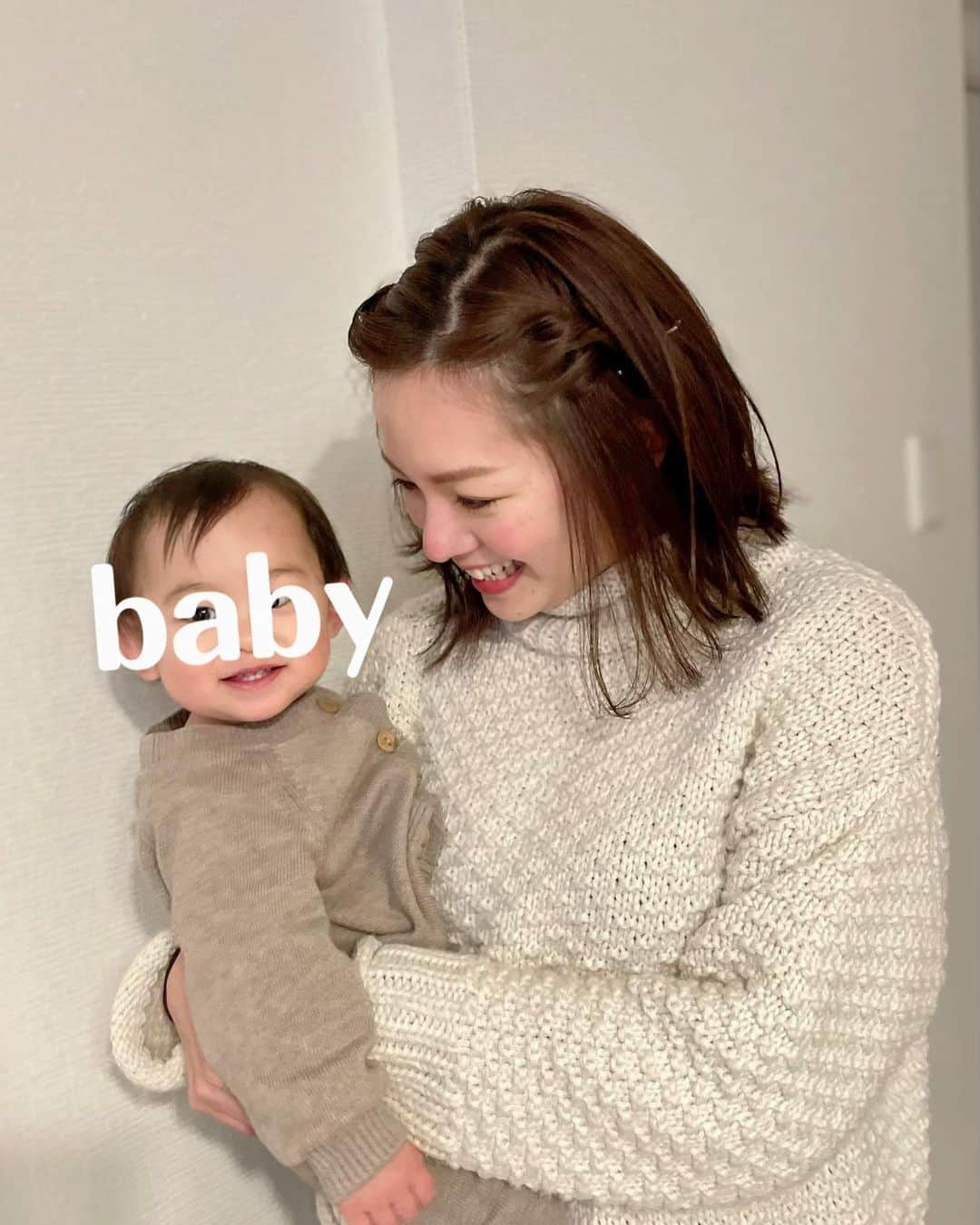 芳賀愛華のインスタグラム：「. 2022年 今年は息子を出産して母になって 今までにない喜びをたくさん感じさせてもらった一年でした😌 そして応援してくれる方がいて、周りのサポートもあって お仕事を少しずつ復帰させてもらえたこと 本当に感謝の気持ちでいっぱいです😉 今年一年もみなさまありがとうございました☺️ 良いお年をお迎えください☺️✨」