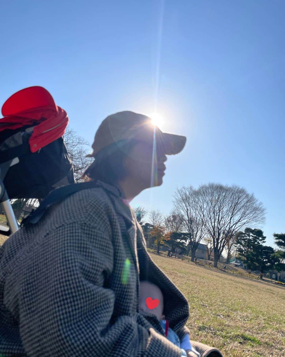 歌川菜穂さんのインスタグラム写真 - (歌川菜穂Instagram)「. 2022年も大変お世話になりました。 あっという間だったな  THE 2加入、妊娠、出産と 今年も忘れられない一年になりました。 来年も楽しく健康に過ごせますように！  皆さま良いお年を〜」12月31日 16時22分 - utagawanao
