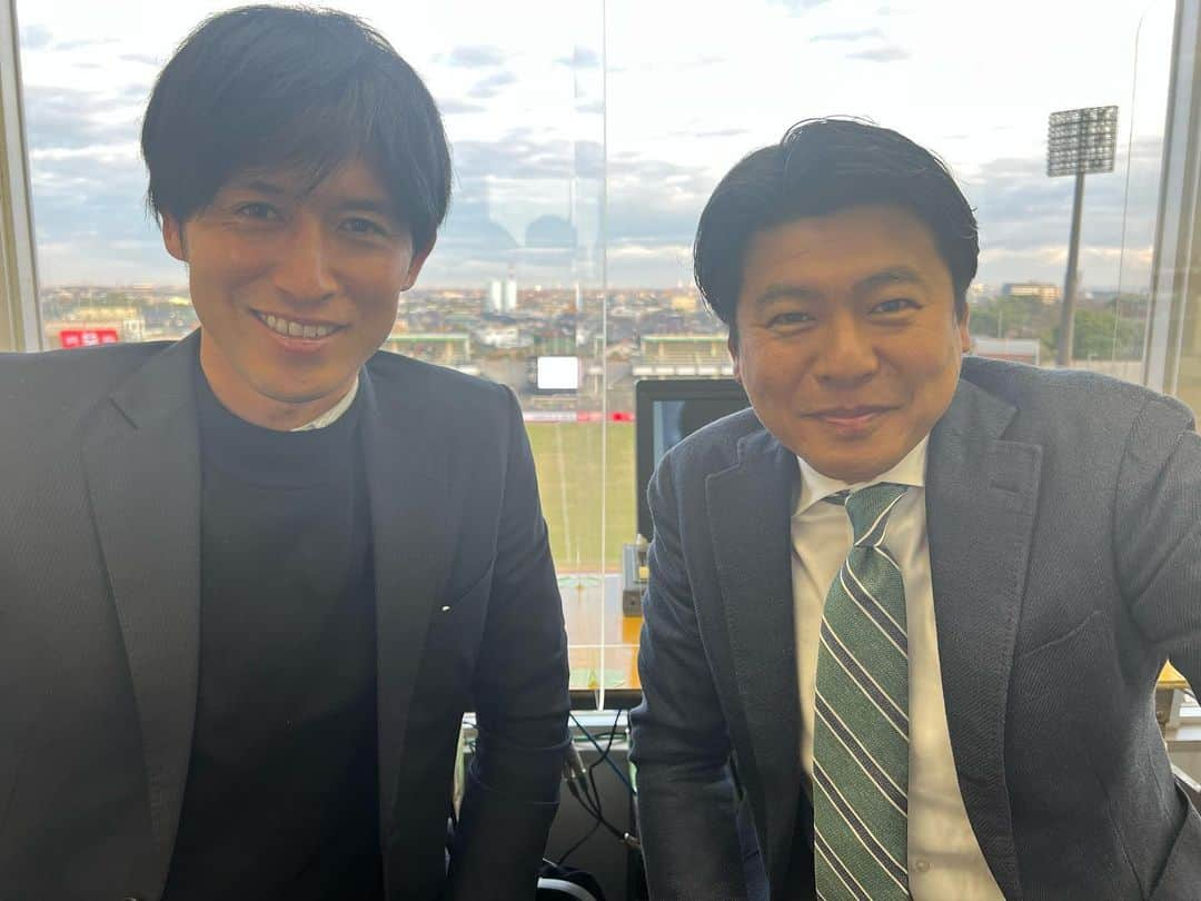 増嶋竜也のインスタグラム：「今年の仕事納め  #第101回全国高校サッカー選手権大会  の解説でした！  20年前の高校生時代に実況していただいたた田邊さんと今度は一緒に解説の仕事をさせていただきました！！  いやー楽しかった！！  みなさん良いお年を🙆🏻‍♂️」