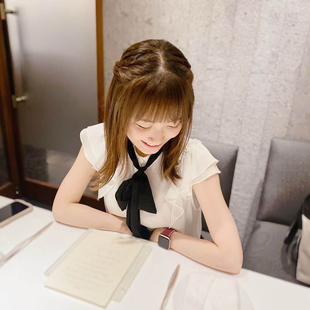 日高里菜のインスタグラム：「⁑ 2022年ももう少しで終わりっ！ 今年一年ありがとうございました✨  素敵な作品やキャラクターとの出会いはもちろん 皆さんにお会いする機会も多く嬉しかったなー☺️  いろんなものを見たい！学びたい！と思い 行動できる年でもあってプライベートも充実していました✨  これからも自分のペースで 楽しいをいっぱい増やしていくぞー！  良いお年をっ✨  #年末のご挨拶  #大晦日　 #楽しい一年だった #きっと来年も楽しい一年だ」