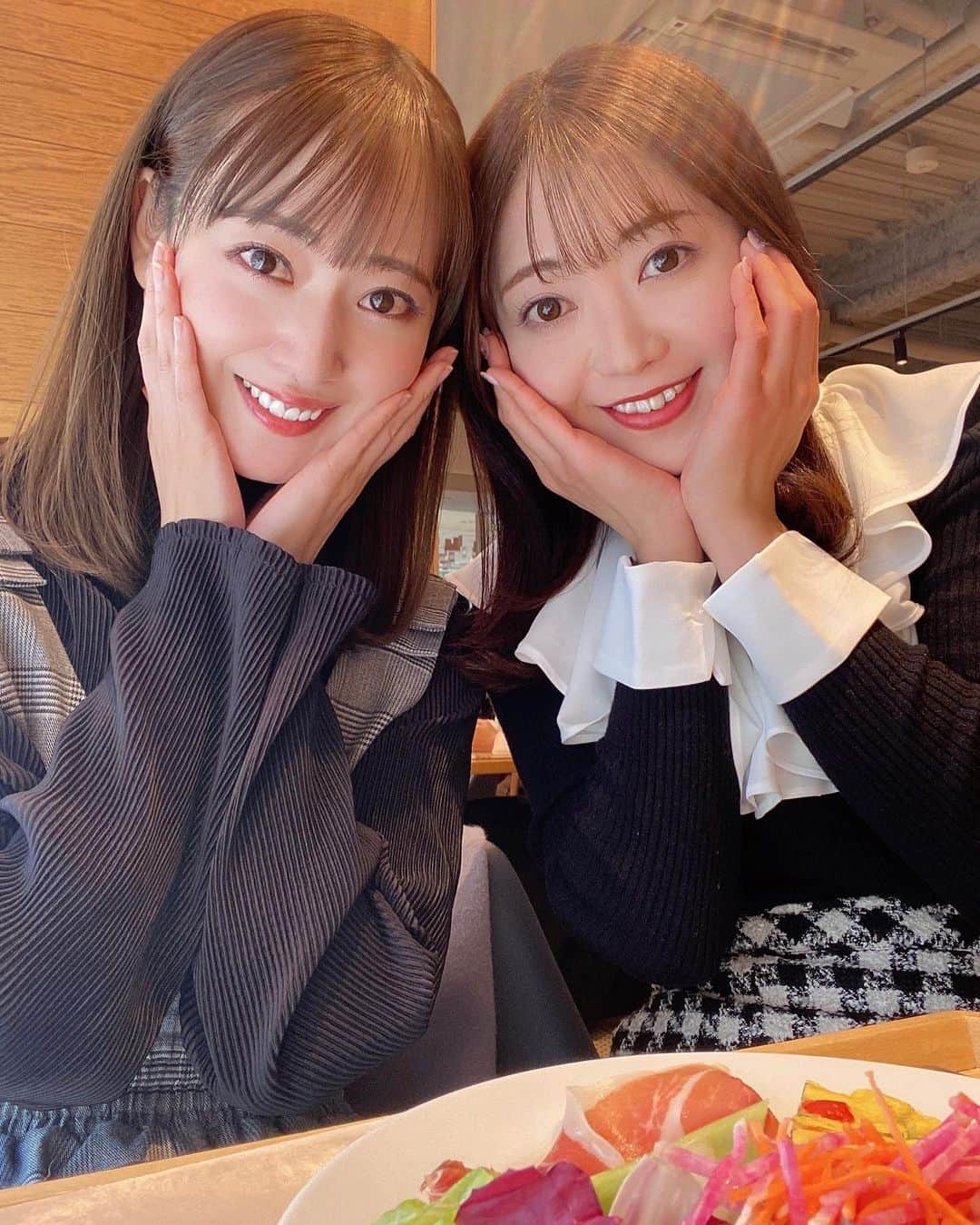 成田梨紗のインスタグラム：「今年もこうちゃんとスタバでたくさん会えたな🤭☕️🥐 年齢は違うけど、来年はふたりして厄年だ〜😂  あっという間に大晦日ですね😳！ 良いお年をお迎えください！  #starbacksreserve #スタバ #かぼちゃ同盟  #大晦日 #今年もありがとうございました」