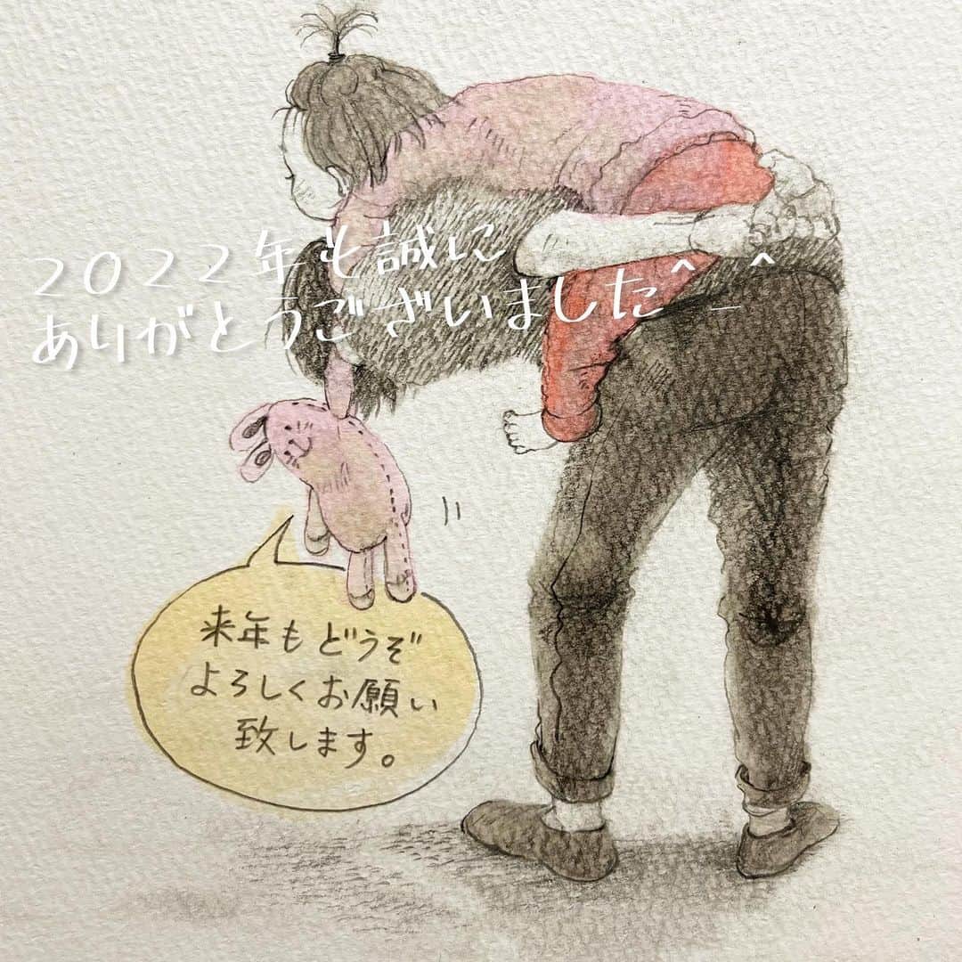いとうのインスタグラム：「2022年もあと僅かですが、一年間たくさんの方々からの支えがありましたことに、心から感謝を申し上げます。  お仕事でおいたんがお引っ越しをしたので、姪っこシリーズは少しお休みをしていますが、日々のイラストをゆっくり更新してまいります。  来年もどうぞよろしくお願い申し上げます^_^  　#イトウハジメ #漫画　#イラスト」