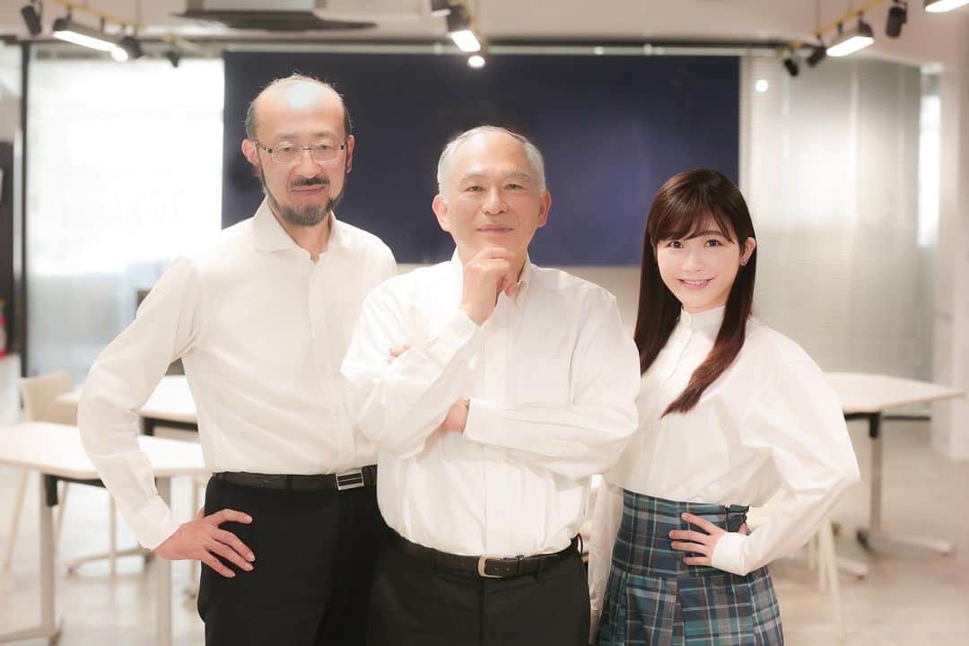 榎本麗美のインスタグラム：「2022年。 そらビでは #めざせ未来の宇宙飛行士講座 に力を注いで参りました。  講師の柳川孝二さん、上垣内茂樹さんと力を合わせ、 時には喜び、時には涙しながら、 宇宙飛行士選抜試験に挑戦する皆さんに伴走してきました。  そして今、第2次選抜が終わり、 その密着番組がNHKで放送されるそうです。  ■宇宙への夢に挑む人々に密着 『選ばれるのは誰だ？ 密着！宇宙飛行士選抜試験』  ✅1/2 21:00 NHK総合   我らが柳川孝ニ先生がスタジオにご出演されます✨ 講座の生徒さんも映るかもしれません。 人生をかけて挑戦する姿を、ぜひご覧下さい🔥  皆様、 今年も大変お世話になり、ありがとうございました！ 良いお年をお迎えください🎍💫  #密着宇宙飛行士選抜試験 #そらビ」