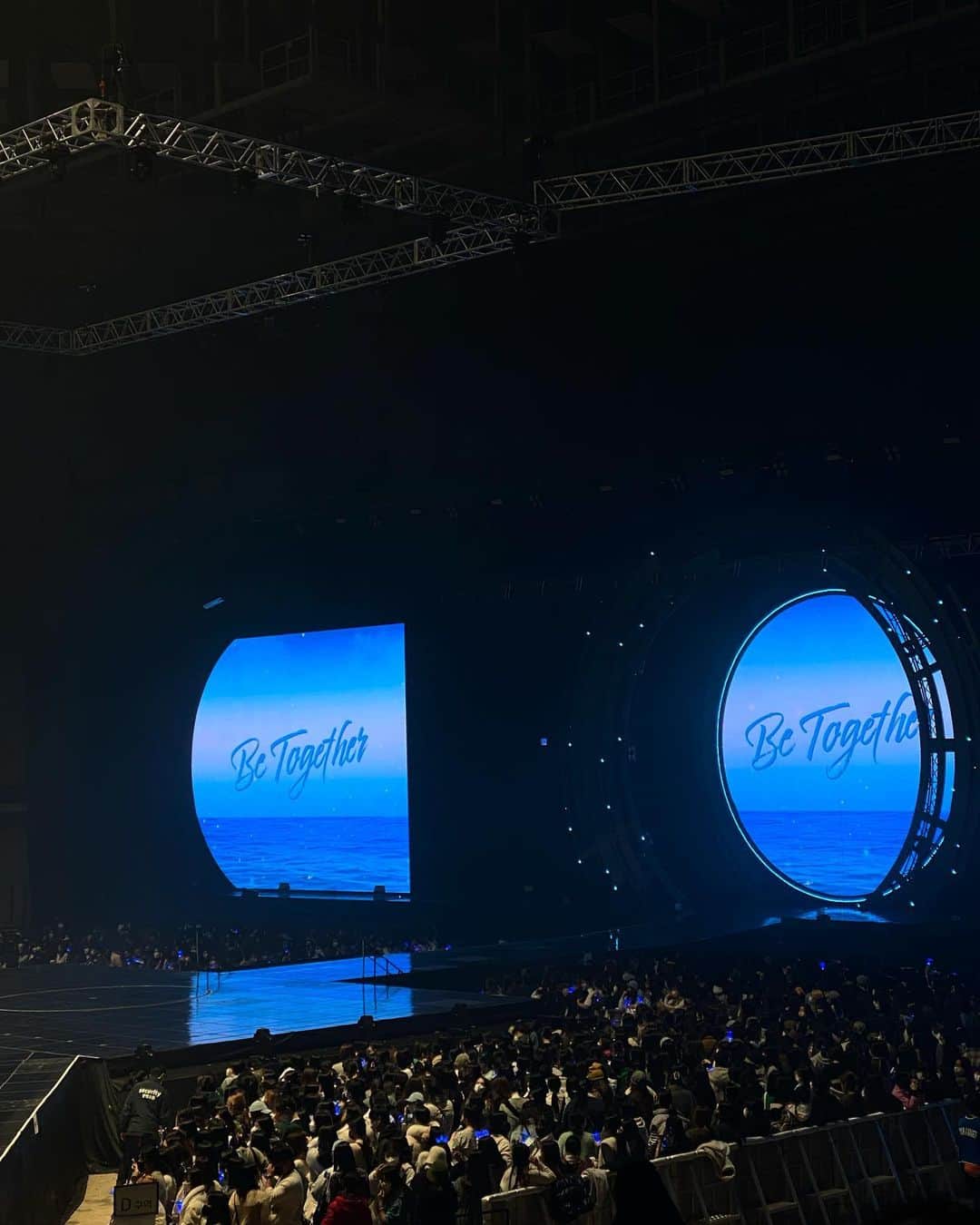 イム・ウンスのインスタグラム：「_ 올해 마지막은 비투비 콘서트와 함께🫧 새해에는 더 즐겁고 행복한 날들로 가득 채워져라아 . . #2023 #✨」