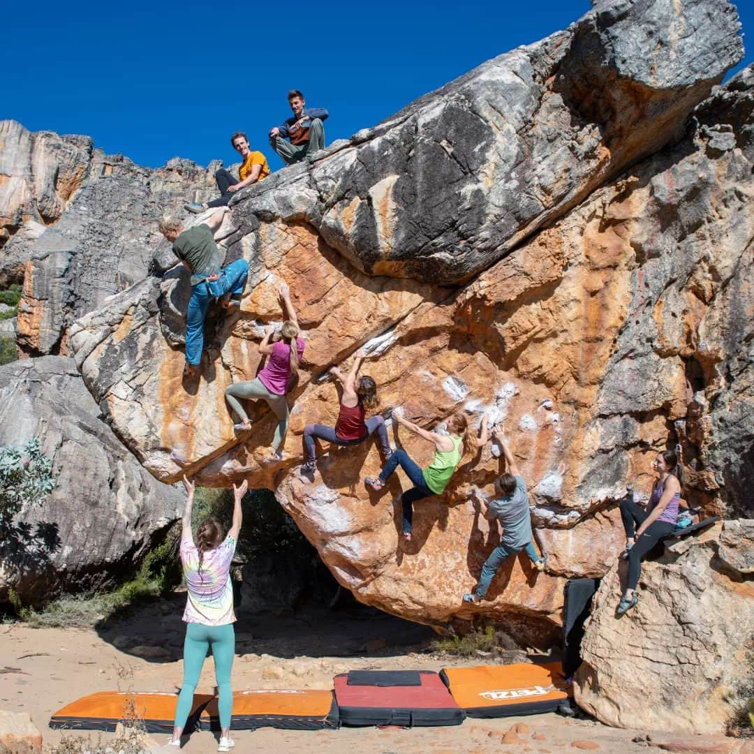 カタリーナ・ザーヴァインのインスタグラム：「One of my favourite trips of 2022! Great climbing💪, amazing crew❤, a lot of fun😀 and many memorable moments🙌. To many more trips and moments like this 🥂.  🎆Happy New Year to all of you🎆」