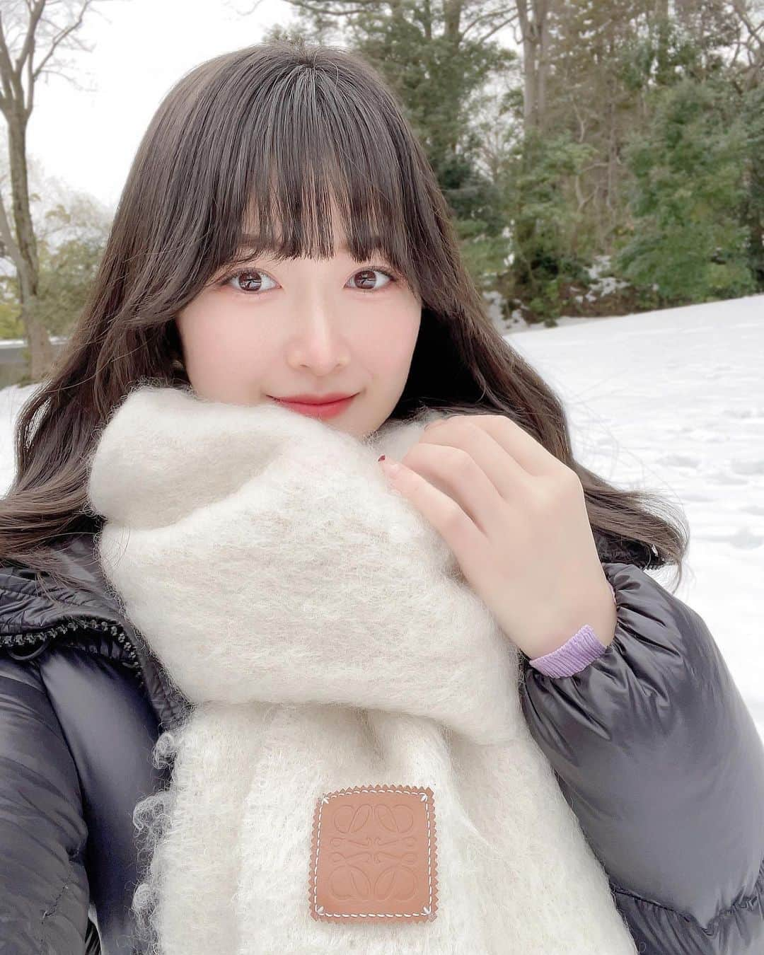 野地優奈のインスタグラム：「🌫️ 　  今年もありがとうございました🫧  今年も沢山の忘れたくない思い出ができました🔗🔒  私の周りの大好きな皆様に感謝でいっぱいです💭🤍  来年も光射す日が来ることを信じて…🐾  　  　 　 　 ⬇️  Kanazawa🖼️ 　 　 　 　 🏊‍♀️🎨 #21世紀美術館  #金沢21世紀美術館  #レアンドロエルリッヒ  #レアンドロのプール  #イヴクライン #ラビットチェア #SANAA  🐁🎨 #kamukanazawa  #kamu #INFINITESTAIRCASE #LeandroErlich #桑田卓郎 #TakuroKuwata #ステファニークエール #StephanieQuayle #森山大道 #DaidoMoriyama」