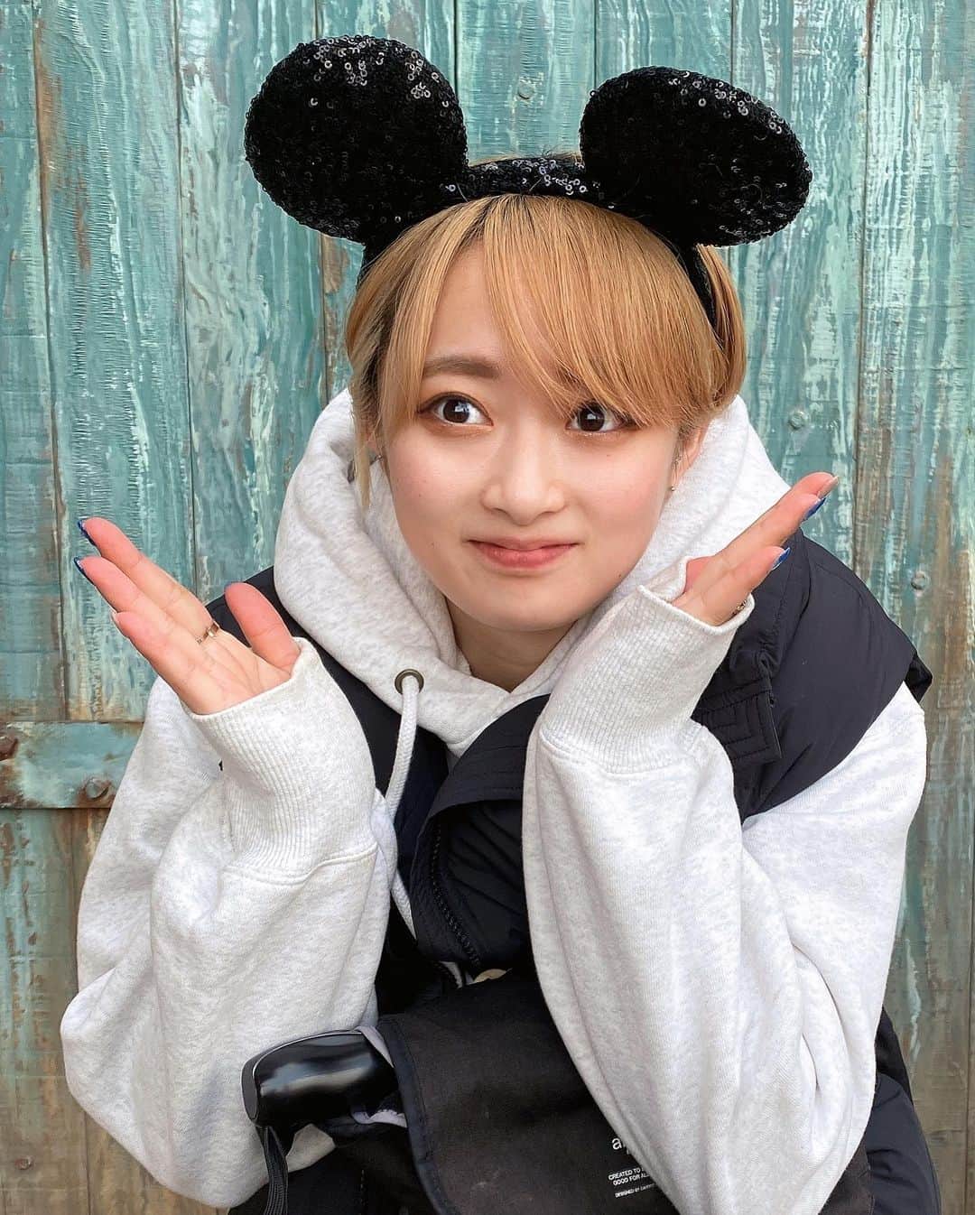 平岩優奈のインスタグラム：「2022年ありがとうございました☺️  変化、変化の1年でしたが、自分らしく過ごすことが出来ました。  素敵な、愉快な仲間たちに会えたことが嬉しいです✨  来年もよろしくお願いします☺️ 良いお年をお迎え下さい🐯→🐰💗」