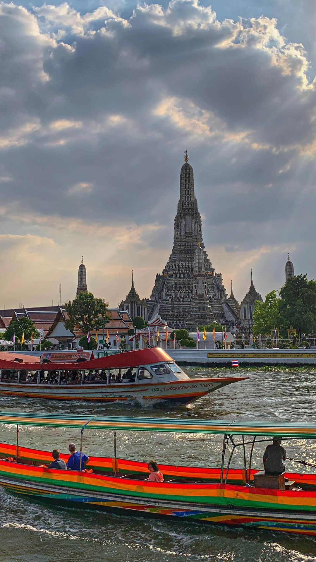 phantastic420のインスタグラム：「. #Sawasdee pee mai krab🎉 @watarun_templeofdawn  #watarun  #amagingthailand 🇹🇭 #ilovebangkok 🇹🇭 #ilovethailand 🇹🇭 #phantasticbangkok 🇹🇭 #phantasticthailand 🇹🇭 #สวัสดี 🙏#สวัสดีครับ 🙏🇹🇭」