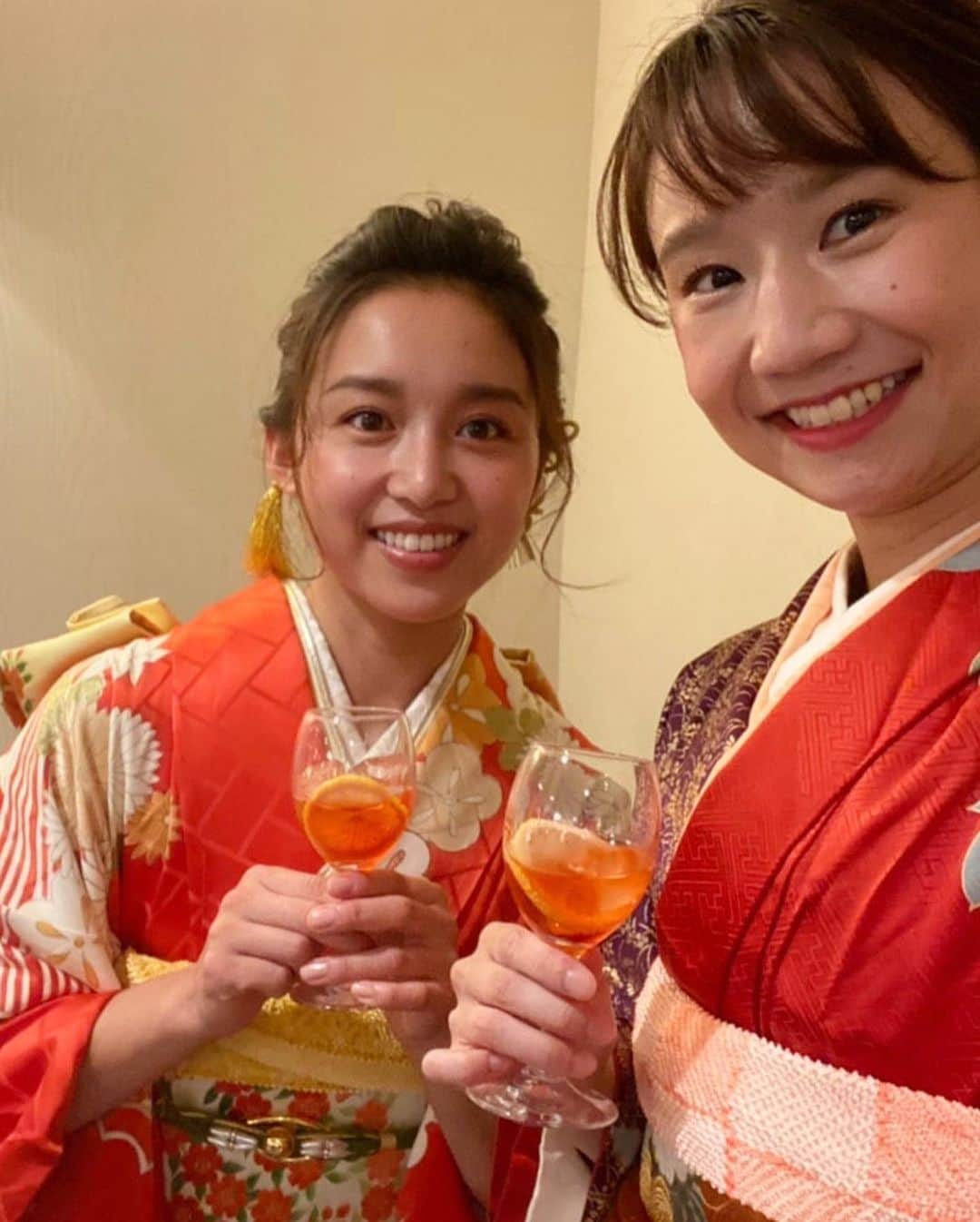 青山美郷さんのインスタグラム写真 - (青山美郷Instagram)「・ Thank you for everyone that I have met in 2022. I am who I am because of you. I have a big challenge next year and I will tell you soon. I hope the next year will be another wonderful one. Happy new year with a lot of love 🫶🏼 ・ 2022年、出逢ってくださった全ての皆様、イイネやコメントで応援してくださった皆様、ありがとうございました。 あなたがいたから今の私がいます。 激動の一年でしたが、周りにいてくれる人達のお陰で少しずつ前に進むことができました。感謝しかありません。  来年は新たなビッグチャレンジがあり、もう少ししたら皆様にもご報告できると思いますので、楽しみに待っていただけますと嬉しいです。  2023年も皆様お一人お一人が、より豊かな日々を過ごすせますように。  良いお年をお迎えください🐇🤍  （写真は親友であり幼馴染の結婚式の写真📷 顔出しokとのことで何故かこのタイミングにご紹介。笑 この2人はどんな時も私の味方でいてくれた唯一無二の存在。来年もよろしくやで✴︎）  #thankyouforeverything#happynewyear2023#japanesetraditional#japanesekimono#良いお年をお迎えください#良いお年を」12月31日 19時19分 - aoyama_misato