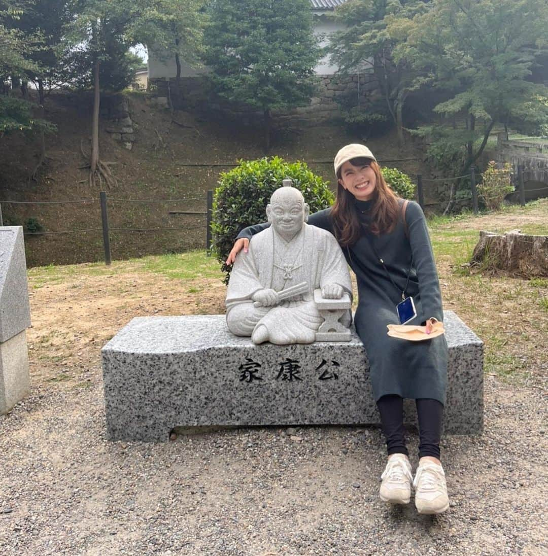 佐藤彩香さんのインスタグラム写真 - (佐藤彩香Instagram)「・ ・ ・ 2022年ラスト！！💕 ・ 今年は北は北海道、南は沖縄と 全国各地色々なところに行った一年でした✌️！ 沢山の人と出会い、刺激をもらい 周りにとても恵まれていたなと思います☺️ いつもみなさんありがとうございます🌼 ・ これからも自分にできる事を精一杯頑張っていこうかなって思います😙💕笑 ・ 来年もよろしくお願い致します🤲 ・ 写真は岡崎観光行って載せそびれてたやつ🤣笑 まだ載せたいのあるよ🤣笑笑 ・ そして26歳とっても楽しかった😙💕 27歳もいい一年になるとイイナ🌼 ・ ・ #大晦日 #みなさんありがとうございました  #来年もよろしくお願いします」12月31日 19時21分 - ayaka_01_sato