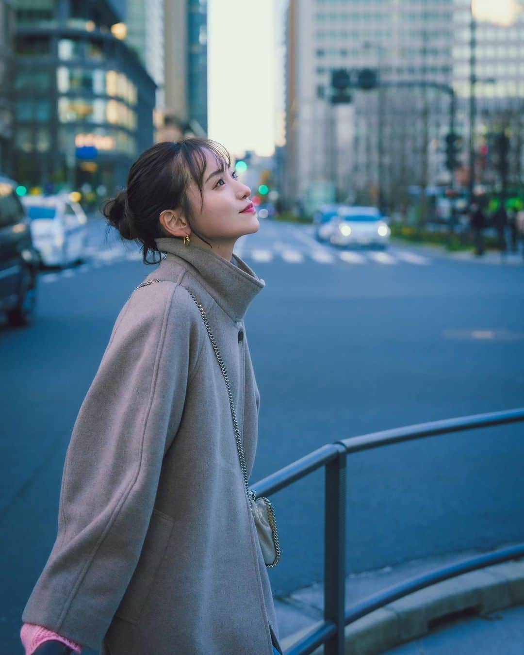 引地裕美のインスタグラム：「今年もたくさんお世話になりました！  今年は本当にあっという間で去年よりも一昨年よりも大切に生きた。  でもそれは病気になったからじゃなくて、 病気になって大切なものに沢山気付けたから😌  応援してくれるみんなに会えたことも  サーキットに長く居続けられることも  好きな歌を歌い続けられることも  全部奇跡！ 当たり前ってないんだなーって！  応援してくれるみんなのお陰で私は好きな事をお仕事に出来てます😌 みんな本当にありがとう💌  来年も一緒に笑って過ごそうね！ バイバイ2022年！ 良いお年を🫶🏻  #ユーミン2022 #大晦日  #ヘアアレンジ #hairarrange #UMine #japan #옷스타그램 #데일리룩 #코디스타그램 #每日穿搭 #일본 #얼스타그램 #照片 #粉我 #japanesegirl」