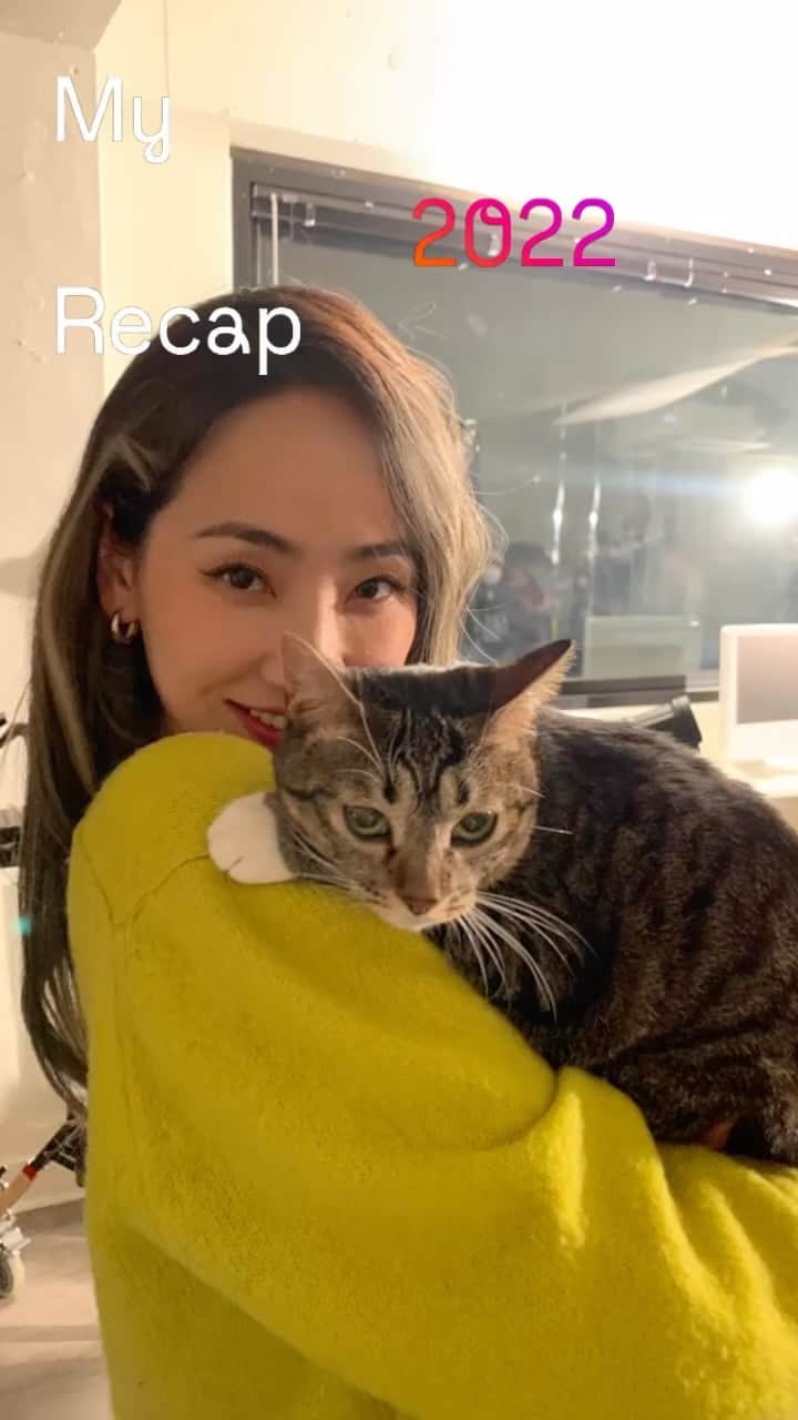 イェウン のインスタグラム：「2022년의 마지막 날이네요! 올 한해 계획한 모든 걸 이루진 못했지만, 그래도 따듯하고 행복한 한 해였습니다..! 2023년엔 더욱 행복합시다 모두 happy new year !! ✨✨✨ #goodbye2022」