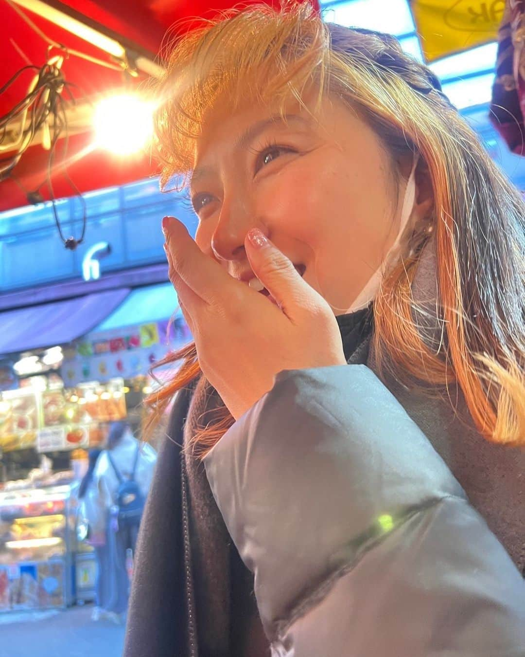 右手愛美さんのインスタグラム写真 - (右手愛美Instagram)「今年は愛知に移住し、新たな出会いにも恵まれて、ミュージカルにも出演し、とても充実した日々でした😌✨ • • 全ては人間関係だなぁと感じます。笑顔で居られる日々は、支えてくださる皆様のお陰です！ありがとうございます😊 • • 来年もマイペースにはなりますが、表現活動も続けていきたいです！ 皆様と一緒に笑い合えたら嬉しいなぁ💖😆💖 #年末 #大晦日 #笑顔で #生きていきたい #幸あれ #今年もありがとうございました」12月31日 19時46分 - utemanami