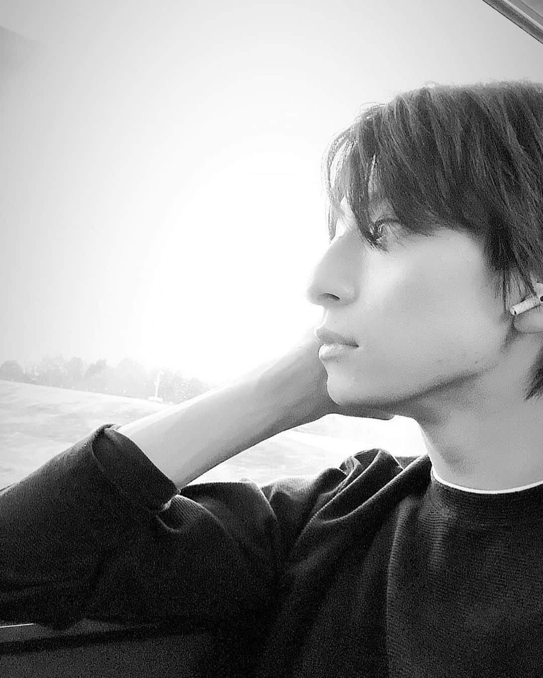 岡田翔大郎のインスタグラム：「2022年応援して下さった方、お世話になった全ての皆様、ありがとうございました！  今年は新しい事もたくさん経験させていただき自分の中の知らなかった部分を見つけることができた年でした！  来年もどうぞよろしくお願いします🤲  良いお年を〜  #2022年 #岡田翔大郎」
