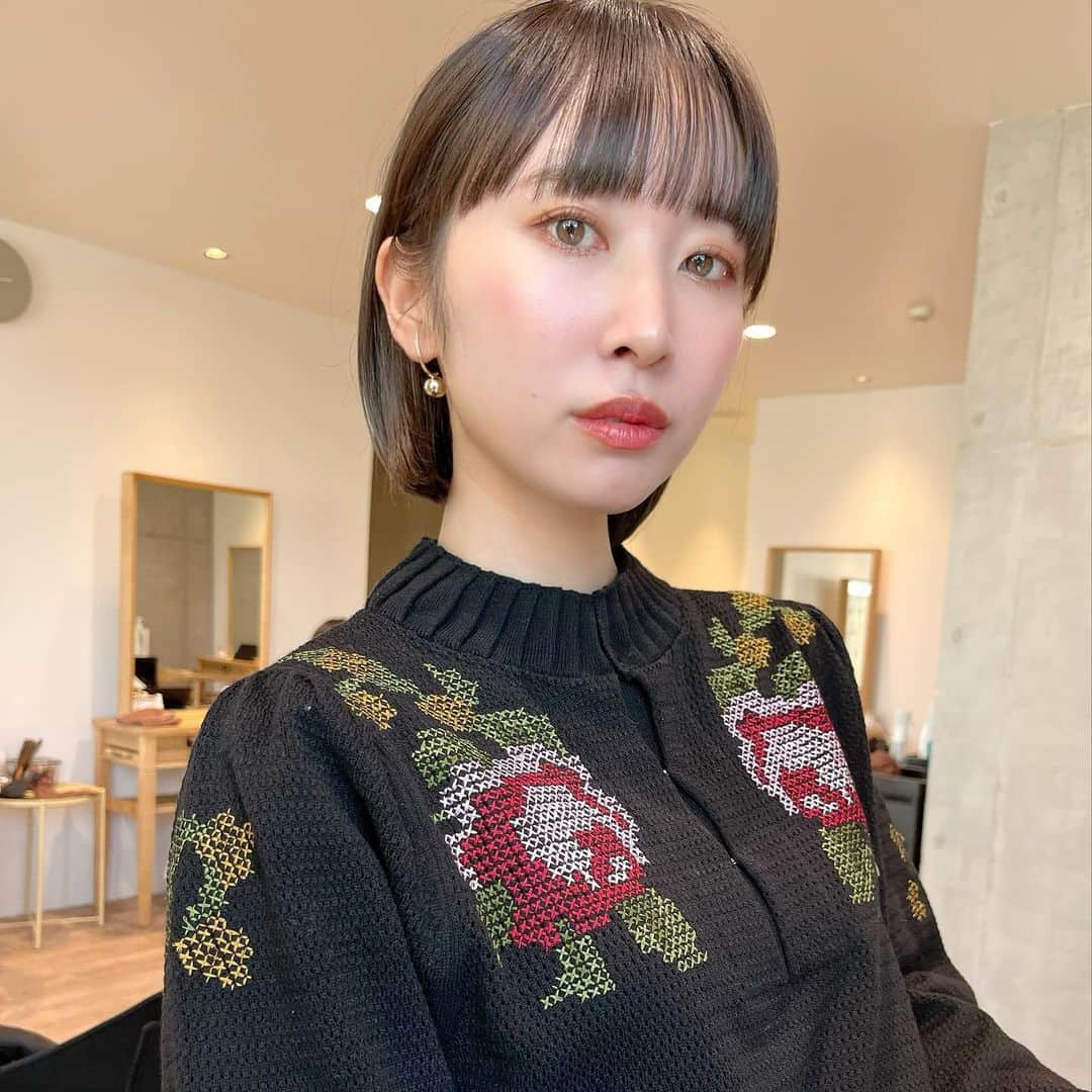 榊原伶奈さんのインスタグラム写真 - (榊原伶奈Instagram)「年内最後のメンテナンス✂︎ 良い年迎えられそう🫶🏻💓　　　　　　　　　　　　　　　　　　 　　　　　　　　　　　　　　　　　　　　　　　　　　　　　 今年もありがとうございました💫　　　　　　　　　　　　　　 　　　　　　　　　　　　　　　　　　　　　　　　　　　　　 #ショートボブ #ショート #ボブ #ミニボブ」12月31日 20時00分 - rena_s0707