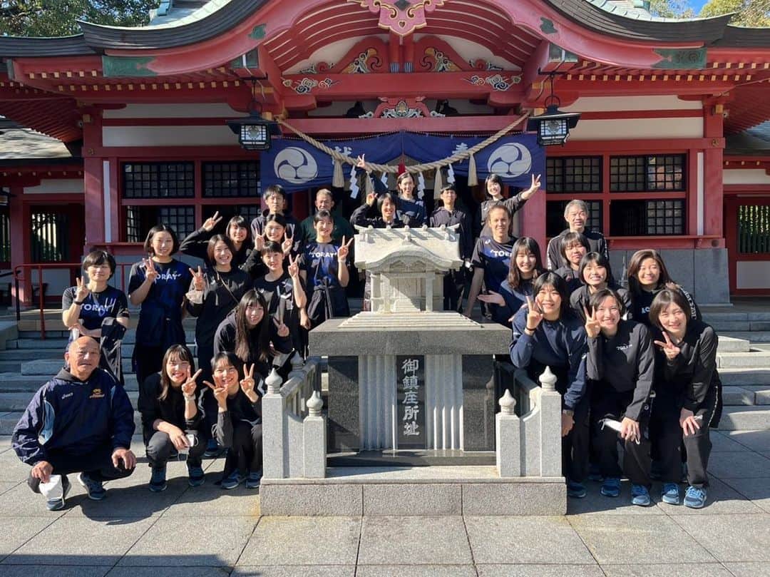 中島未来のインスタグラム：「2022年本当にもありがとうございました🙇‍♀️ 私自身、ほんとに沢山の方に影で支えてもらい、気にかけてもらい、応援してもらい感謝の心でいっぱいの1年です。 東レアローズに入りバレーボールを通じ沢山の方に出会えた事にも感謝。 そして、常に良い環境で大好きなバレーボールを毎日できてる嬉しさを忘れることなく2023年は、もっと更に強くなりレベルアップできるよう頑張ります💪目の前の1日1日を大切に。 チームとしても、皆んなで支え合っていき頑張っていきますので、引き続きアローズの応援よろしくお願いします‼️✨ #アロじょ  #アロとも  #覇気  #先輩より目立つ関選手」