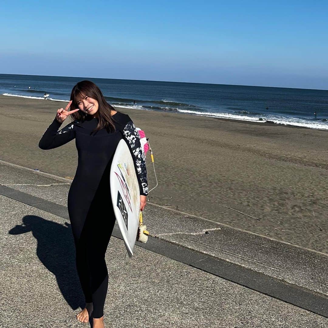 渡辺愛のインスタグラム：「Thank you 2022🤍❕ 今年も残りわずかとなりました🥲 2022年も応援してくれた皆様、スポンサー様、家族、友達、ありがとうございました🫶🏻  来年も楽しんでサーフィンしていきます🌊❤️  良いお年をお迎えください🎍✨」