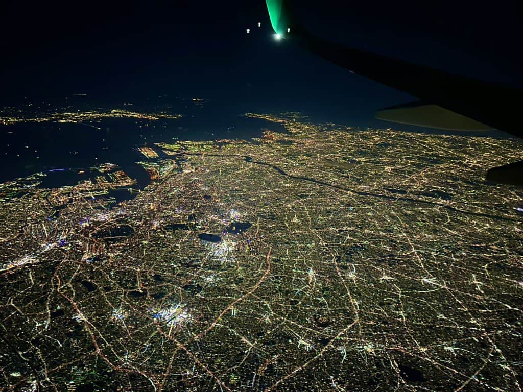 のインスタグラム：「🌃✨  上空から見たTokyoは めちゃくちゃハンパなく キラキラしてました…🥹🗼✨」