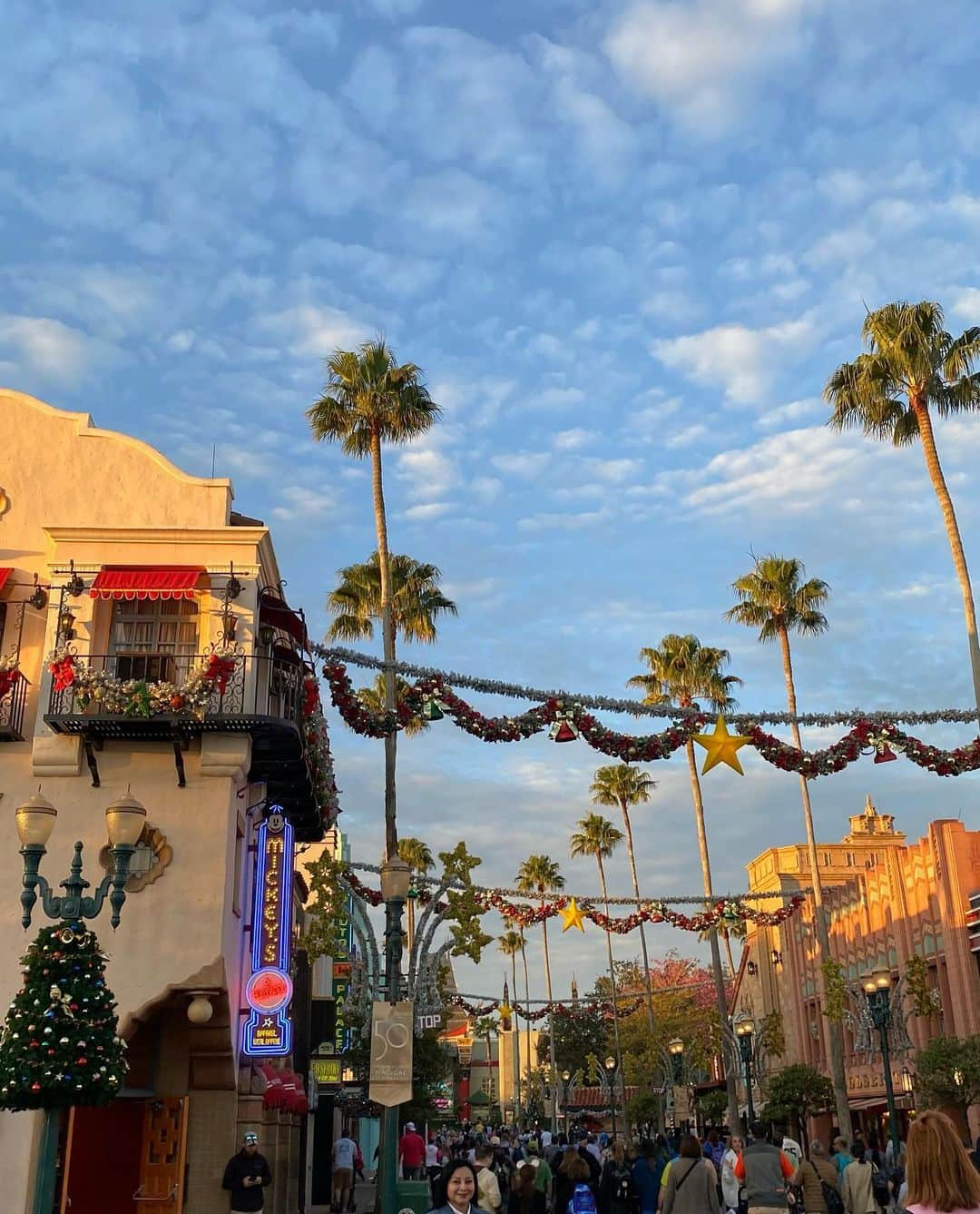 高岡志帆さんのインスタグラム写真 - (高岡志帆Instagram)「Walt Disney World🇺🇸  まだまだChristmas気分でショーもデコレーションも可愛かった♡ . . #wdw #wartdisneyworld #ウォルトディズニーワールド #ディズニー #50thanniversary #frorida  #フロリダディズニー #disneyworld #2022」12月31日 20時38分 - shiho_t05