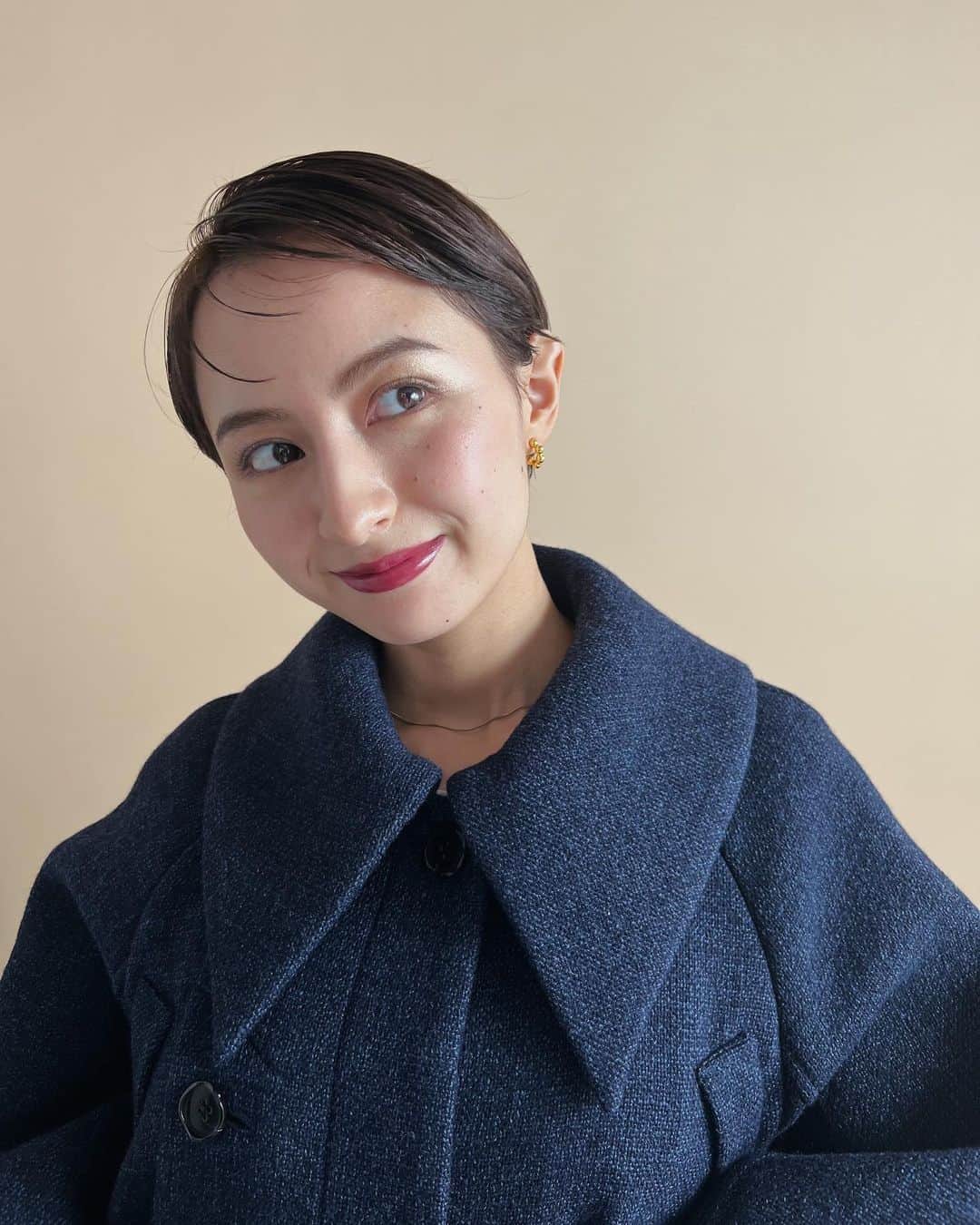 のインスタグラム：「ByeBye 2022👋🏻  皆さん、今年も1年お疲れ様でした♡ 何か残せた、何も残せなかった、関係なく 1年の日々を楽しく過ごせたって事を讃えたい✌🏻  来年も皆さんに幸せが沢山舞い込んでくる 良い年になりますように💛  今年も1年、本当にありがとうございました🥂 . #thankyoufor2022 #bye2022」