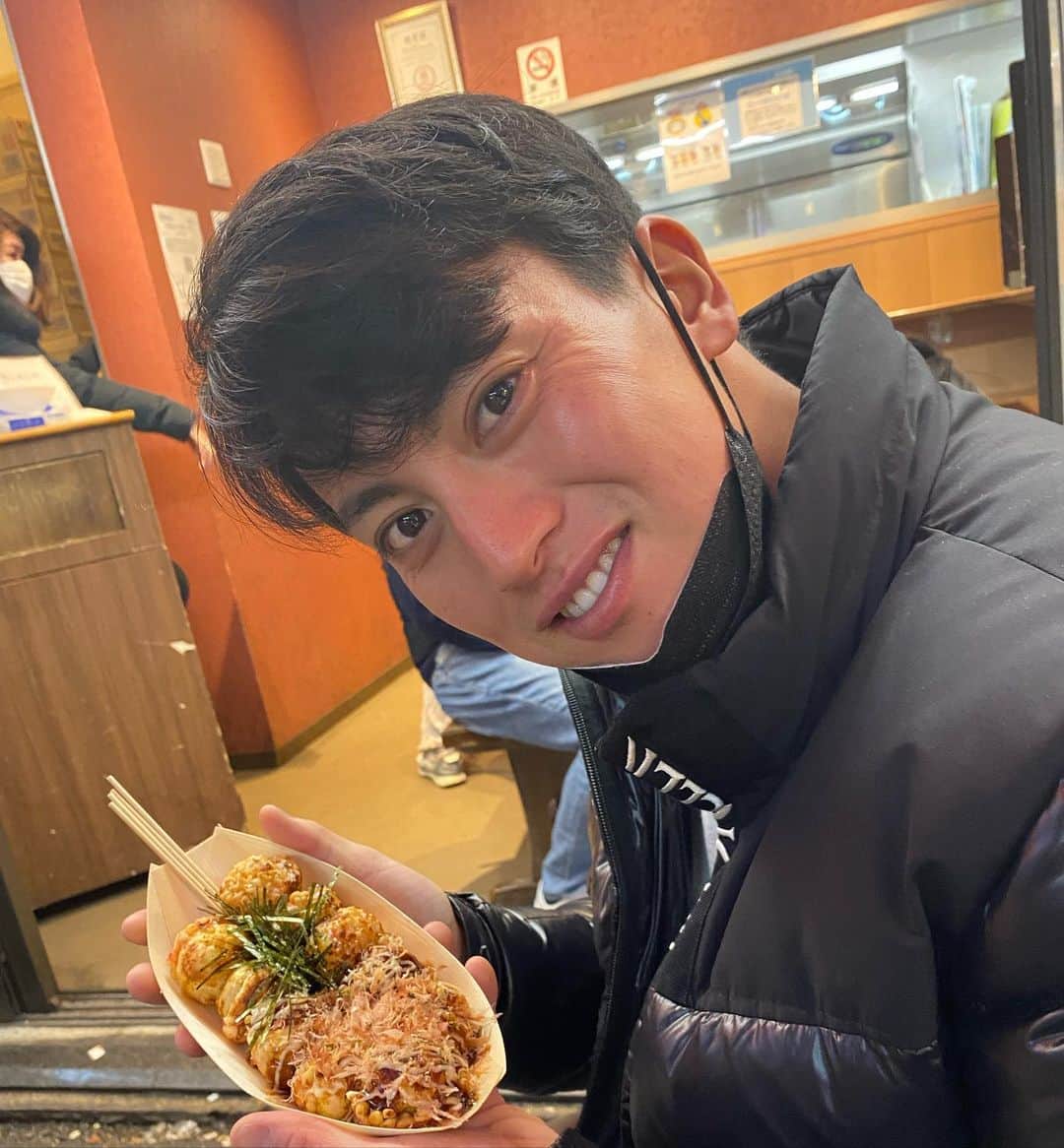 小郷裕哉のインスタグラム：「. 2022年 僕に関わって下さった皆様ありがとうございました。 来年もよろしくお願いします！  それでは皆さん良いお年をお迎えください🌄  #小郷裕哉」