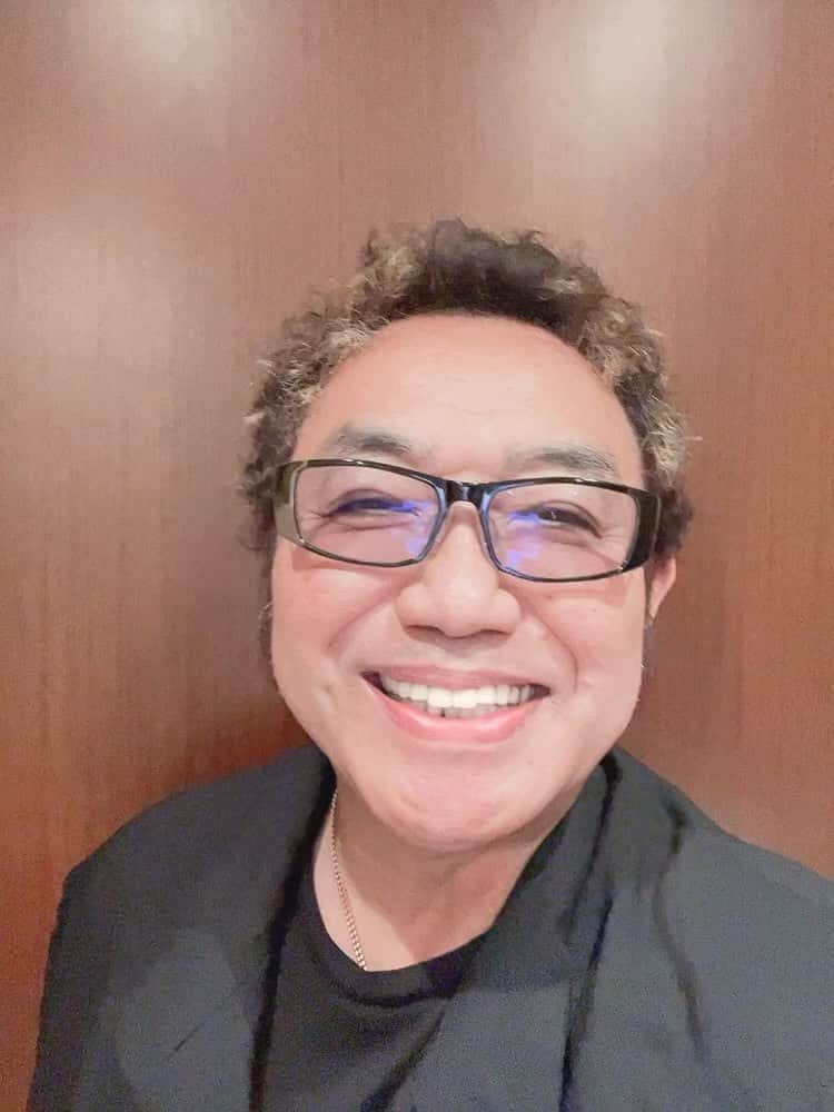 コロッケのインスタグラム：「1/1 18:40-19:10🔥🔥🔥(=´∀｀)人(´∀｀=) 元旦インスタライブを開催します！🎍 🚨　ライブにて重要告知事項あり　🚨 御正月インスタライブ観に来てねー✨✨✨  インスタライブ後半3名のみ各々3分間ライブ参加可能✨✨ 皆さん是非観にきてくださ〜い😆  tiktokはこちら↓  korokoro56565  #コロッケ  #ものまね #インスタライブ告知 #是非見に来てね #雑談配信 #ものまね披露」