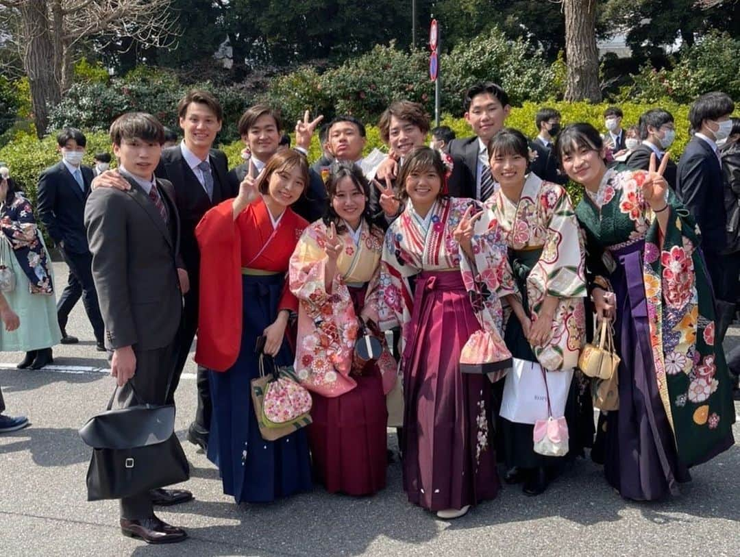 長谷川涼香さんのインスタグラム写真 - (長谷川涼香Instagram)「. 今年の10枚！  2022年もありがとうございました😌 思い通りにいかない日々を散々過ごしてきましたが、水泳人生で今年が1番うまくいかなかった気がします🥲 でも練習はしっかり積んでるので、また試合でタイムを出すことができる日がくると自分を信じてます！ 来年もよろしくお願いします☺️」12月31日 20時54分 - suzuka.hasegawa