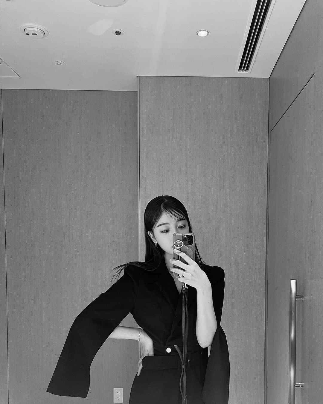 のインスタグラム：「Thank You 2022. 今年も大変お世話になりました。 仕事ががらりと変わり 沢山学んだ一年でした。 来年は今年より成長してもっともっと頑張ります!!  関わってくださった皆様本当にありがとうございました🙇🏾‍♂️  #20221231」