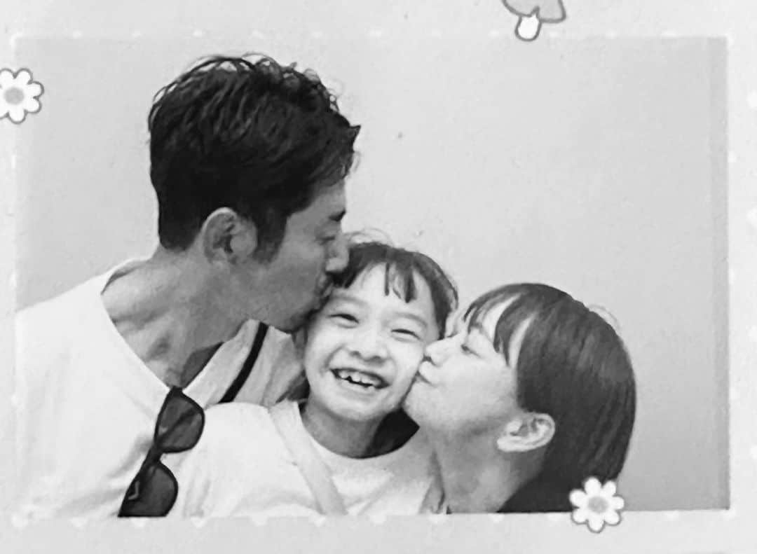 EMIのインスタグラム：「⭐︎ 2022年お世話になった皆様 そしてインスタを見て頂いた皆様 1年ありがとうございました☺️ 良いお年をお迎え下さい…♡」