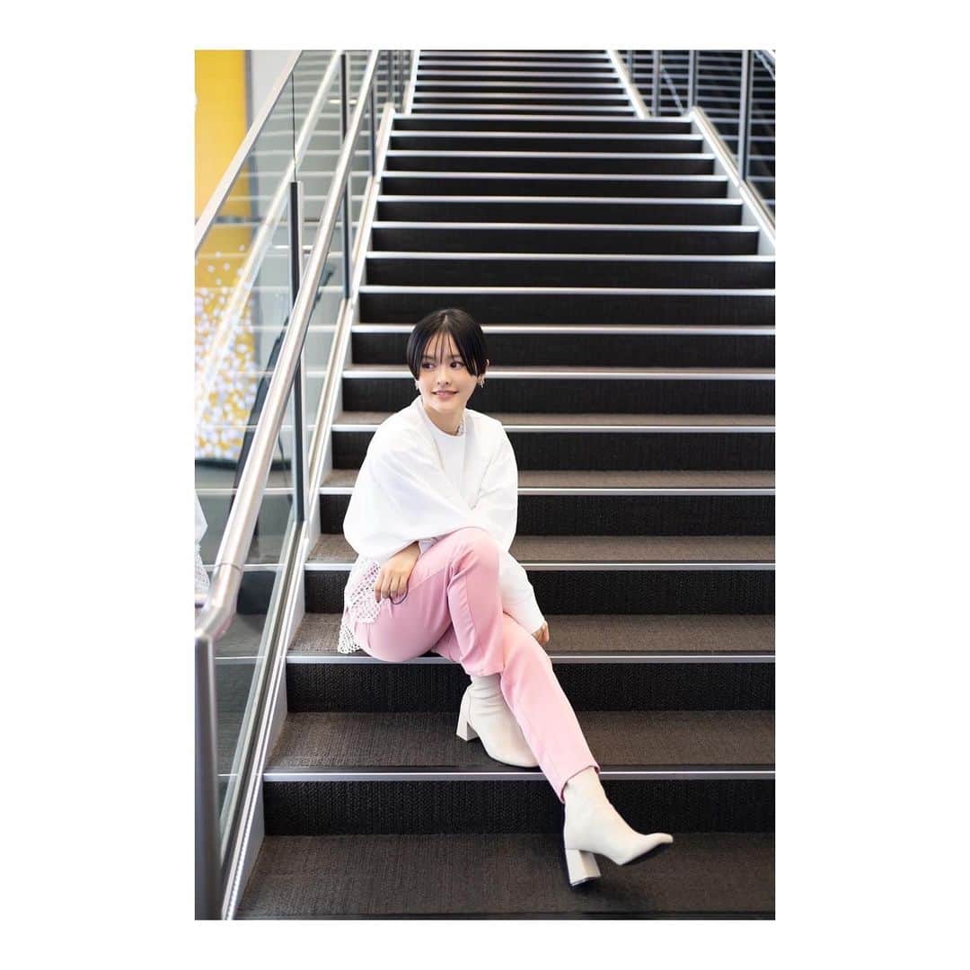 昆夏美のインスタグラム：「. 2022年も温かいご声援を ありがとうございました。 今年はとにかく駆け抜けた！ という印象の1年でした。 そして非常に濃い日々でした。 自分の中でこの1年を無事に 終わることはとても大切なことでした。 皆様たくさん支えてくださり ありがとうございました☺️ . 2023年も毎年大切にしている 自分らしさを忘れずに進んでいきます！ . . まずは後数時間で終わってしまう 2022年を最後まで楽しみましょ☺︎ . . . みなさま良いお年を♡」