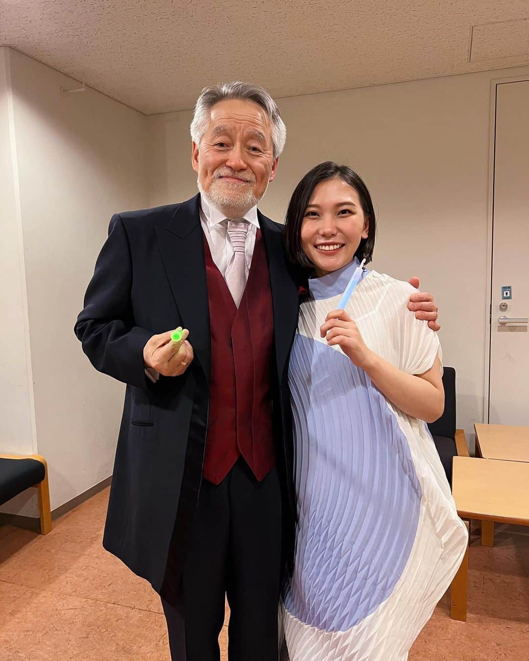 小林愛実のインスタグラム：「弾き納め。 2022年もありがとうございました！  皆さま良いお年を😌🤍 Have a great new year ✨  #2022 #lastconcertoftheyear」