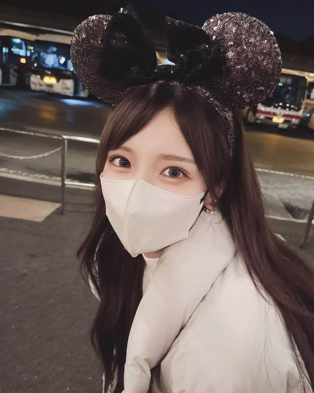 米山穂香のインスタグラム：「🐭🏰🤍」